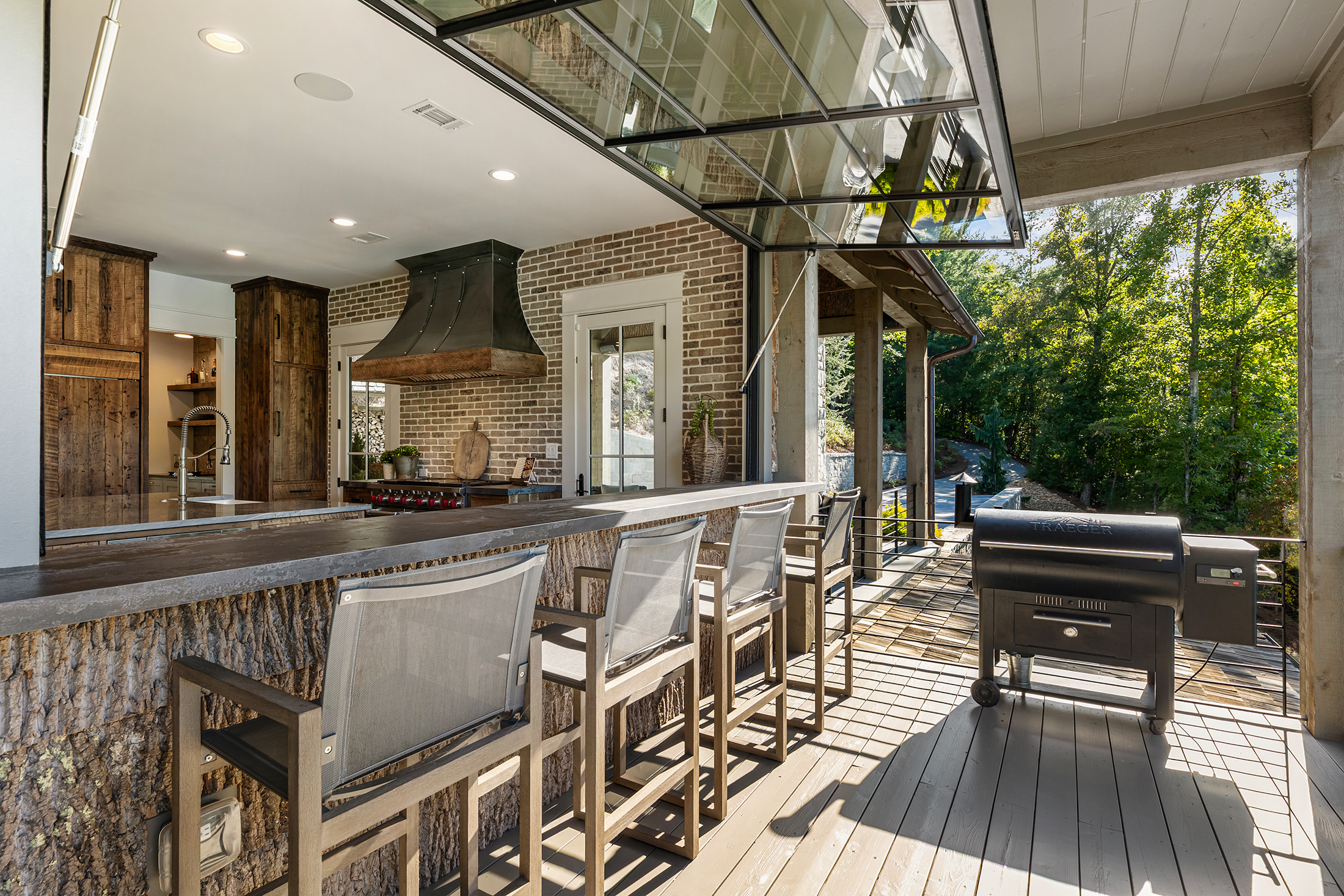  Breathtaking Lake Burton Views from an Exceptional Custom Lakehouse - 物件實景