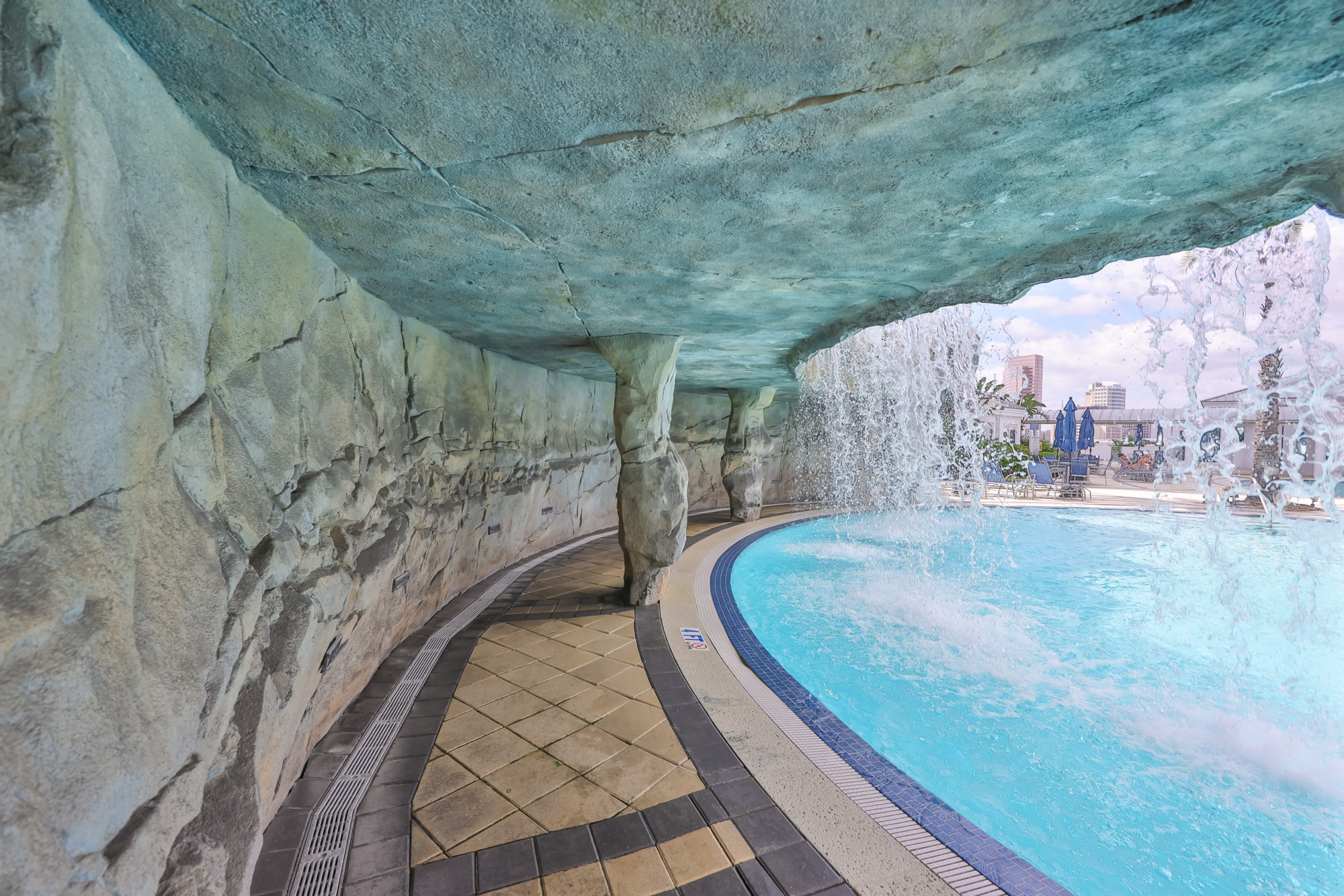 Tampa, Florida, 33602, United States, 3 Bedrooms Bedrooms, ,3 BathroomsBathrooms,Residential,For Sale,1982527