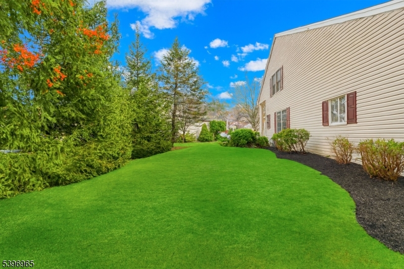 Franklin Twp., New Jersey, 08873, United States, 2 Bedrooms Bedrooms, ,3 BathroomsBathrooms,Residential,For Sale,1992917