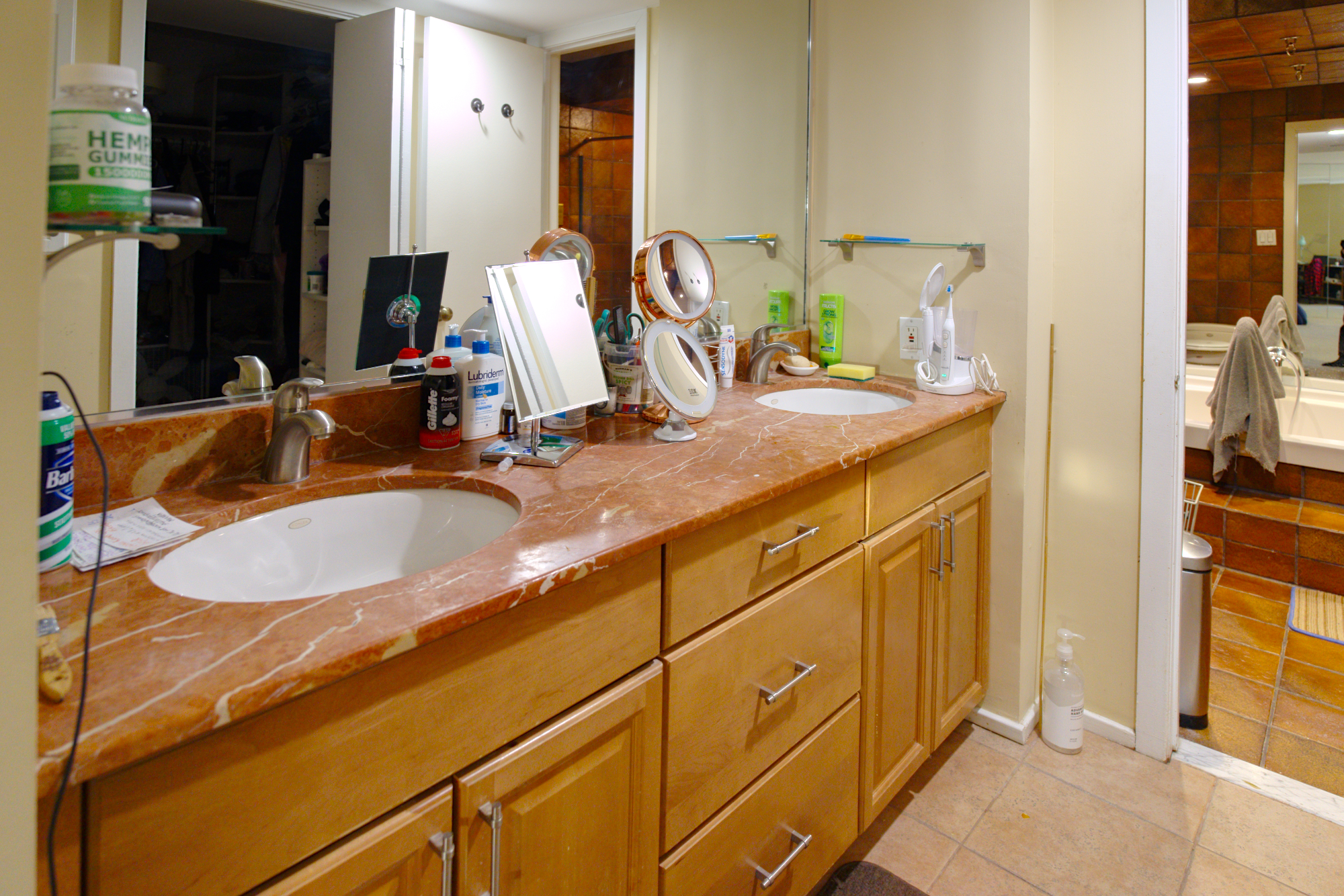 Secaucus, New Jersey, 07094, United States, 4 Bedrooms Bedrooms, ,3 BathroomsBathrooms,Residential,For Sale,1996656