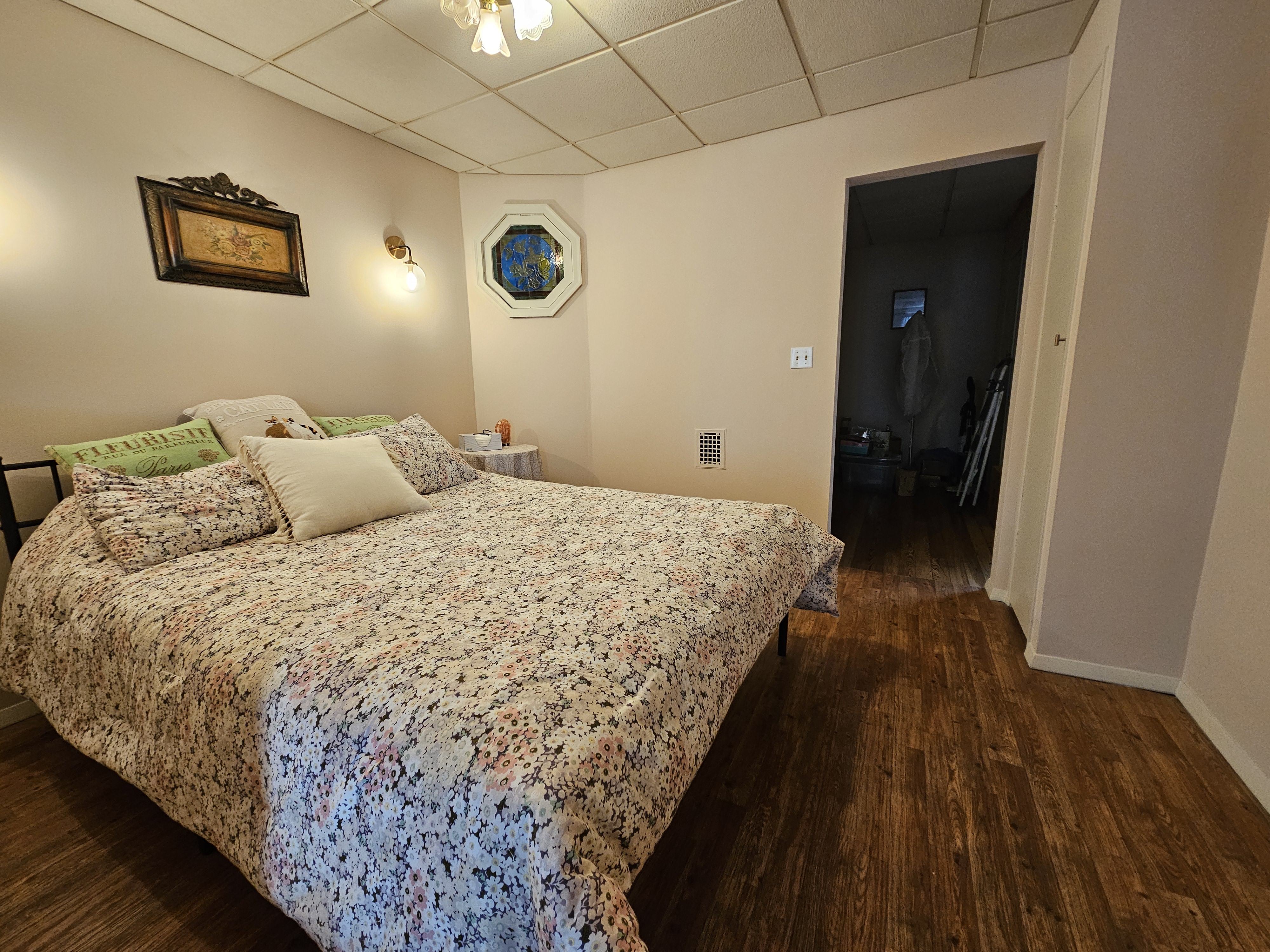 Glendale, New York, 11385, United States, 5 Bedrooms Bedrooms, ,2 BathroomsBathrooms,Residential,For Sale,1987833