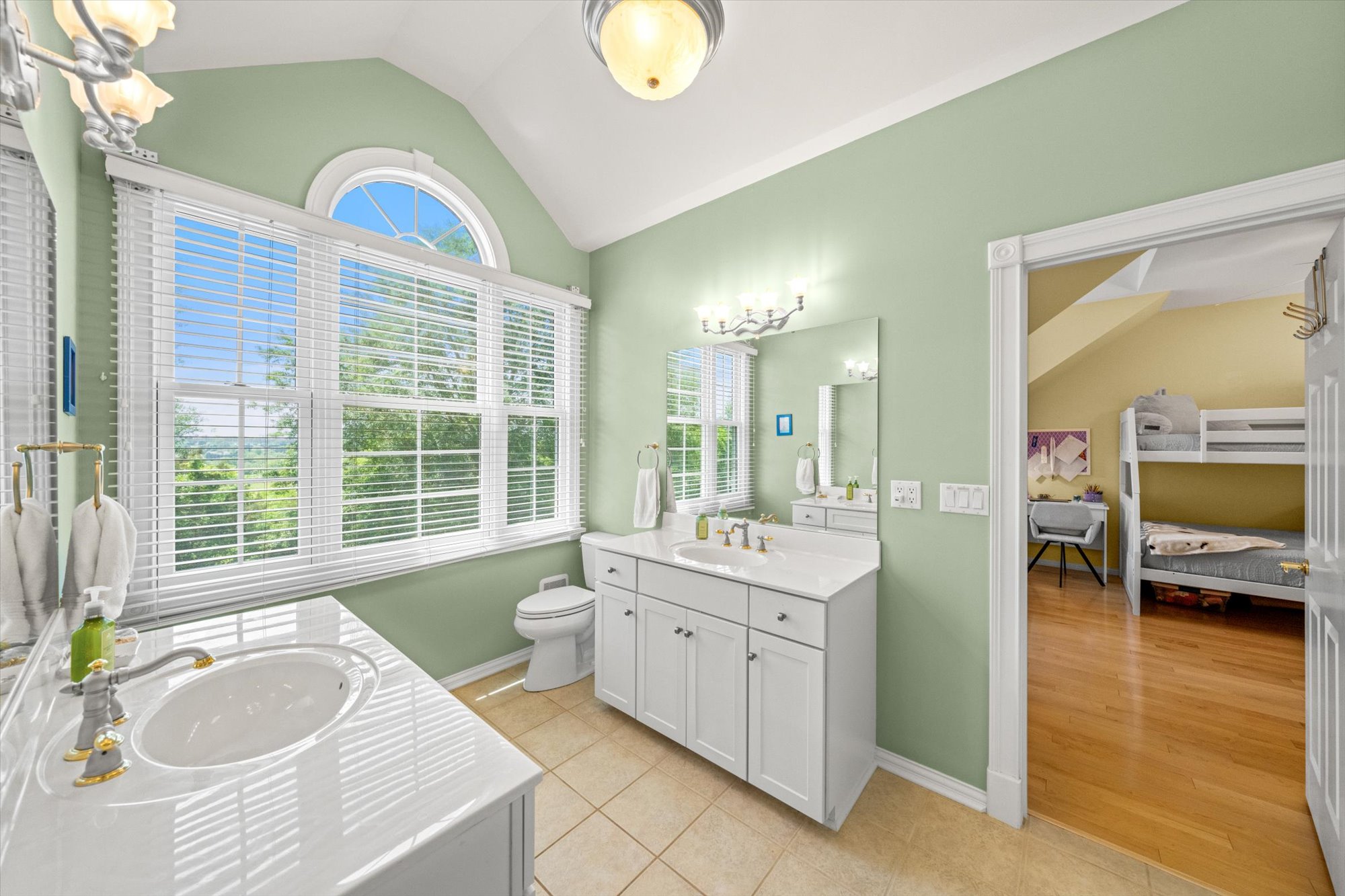 Sevierville, Tennessee, 37876-5201, United States, 3 Bedrooms Bedrooms, ,4 BathroomsBathrooms,Residential,For Sale,1810595