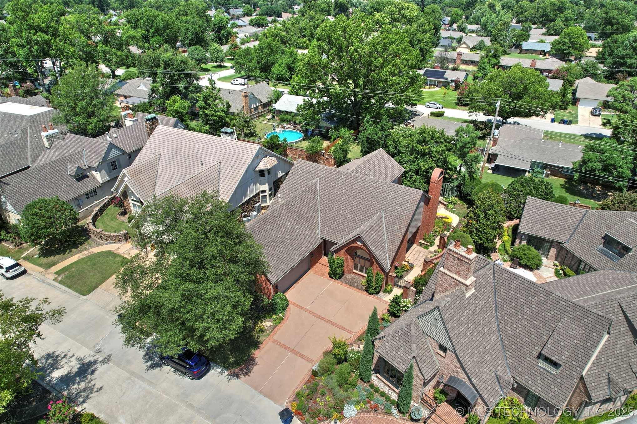 Tulsa, Oklahoma, 74135, United States, 3 Bedrooms Bedrooms, ,4 BathroomsBathrooms,Residential,For Sale,1902130