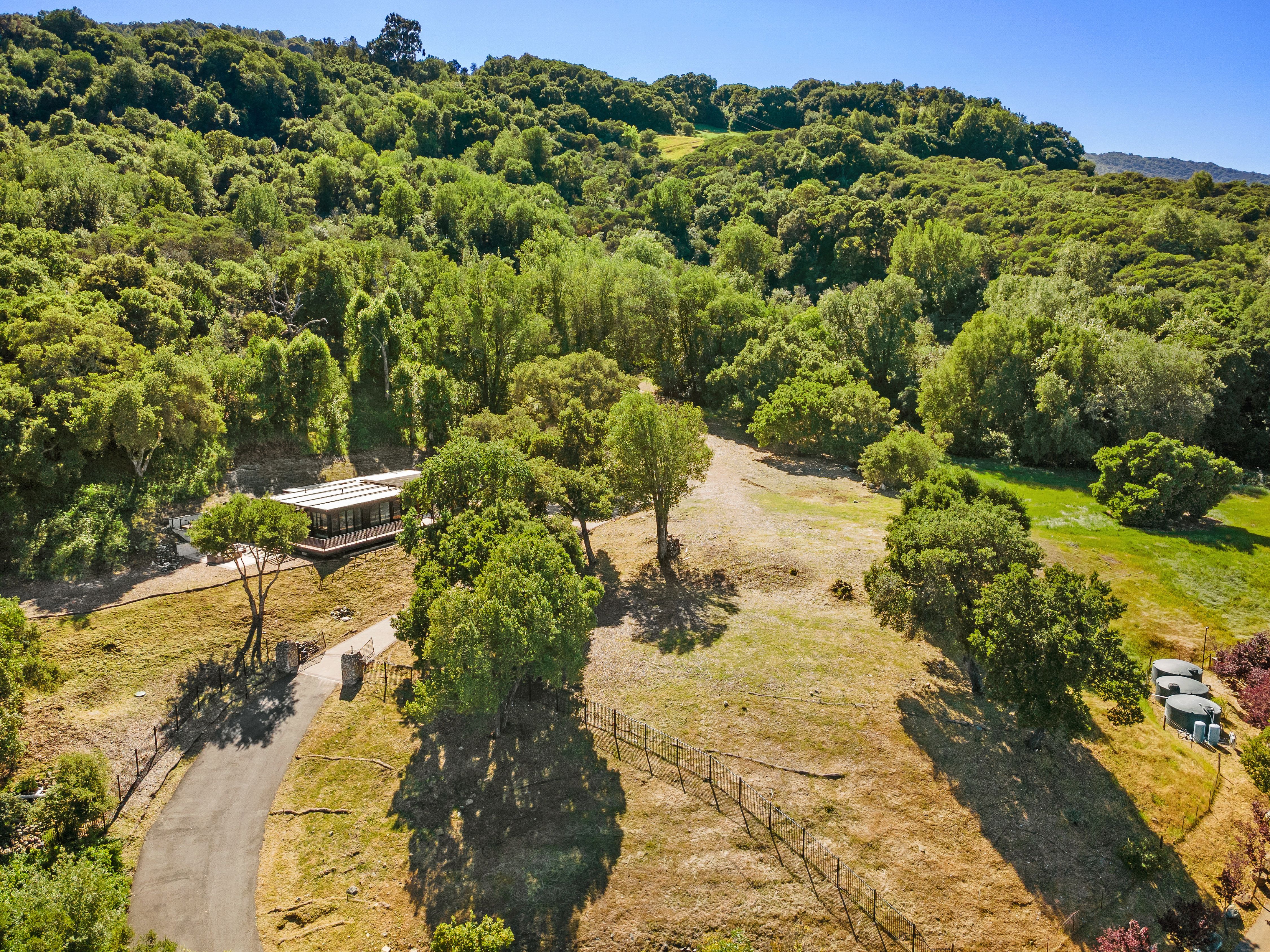  Modern Off-Grid Compound with Panoramic Valley Views - 物件實景