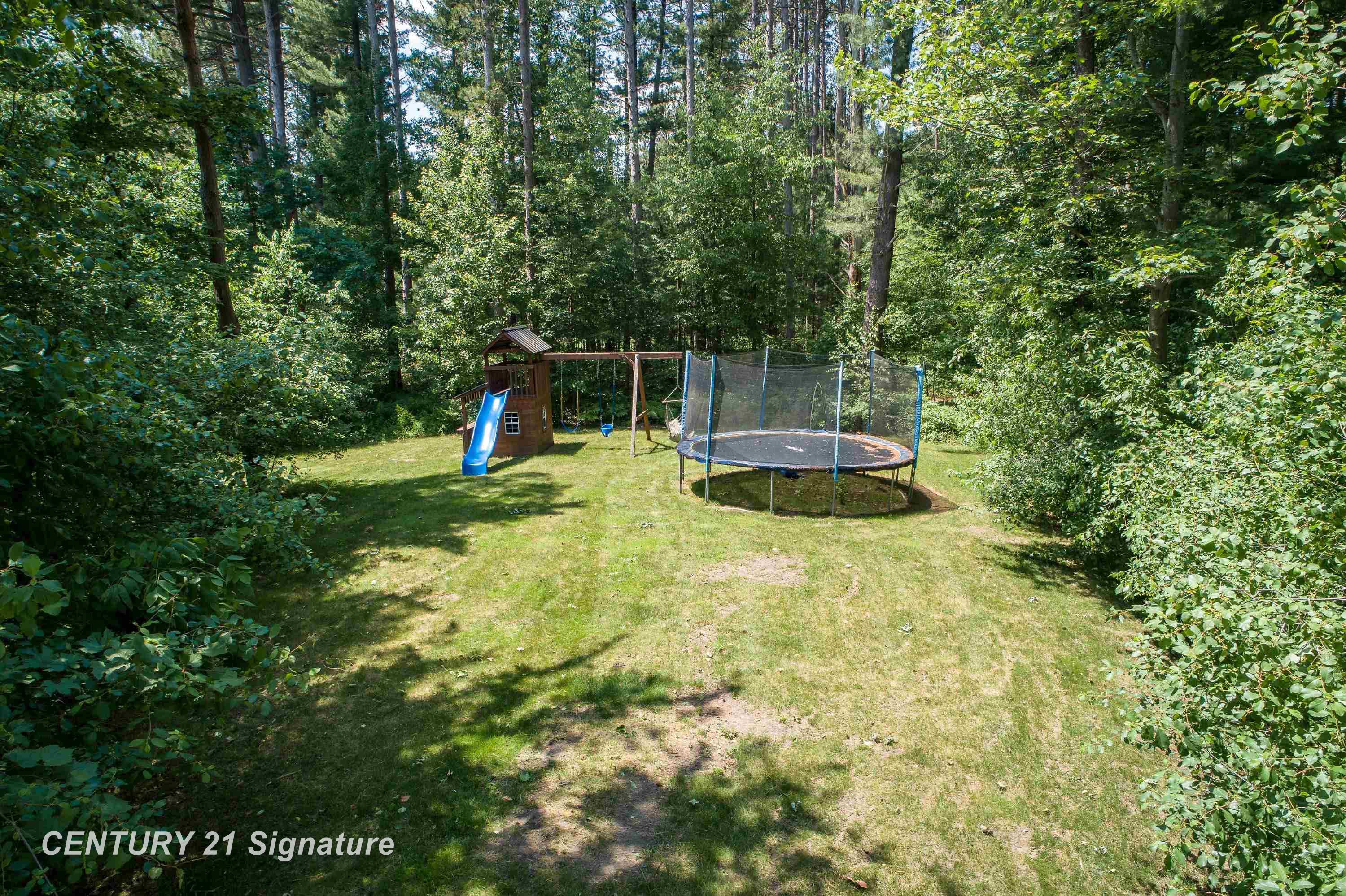 Midland, Michigan, 48642, United States, 4 Bedrooms Bedrooms, ,5 BathroomsBathrooms,Residential,For Sale,1975618