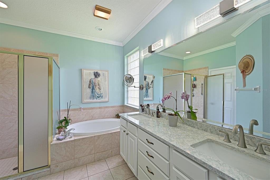 Bradenton, Florida, 34212, United States, 3 Bedrooms Bedrooms, ,2 BathroomsBathrooms,Residential,For Sale,1906883