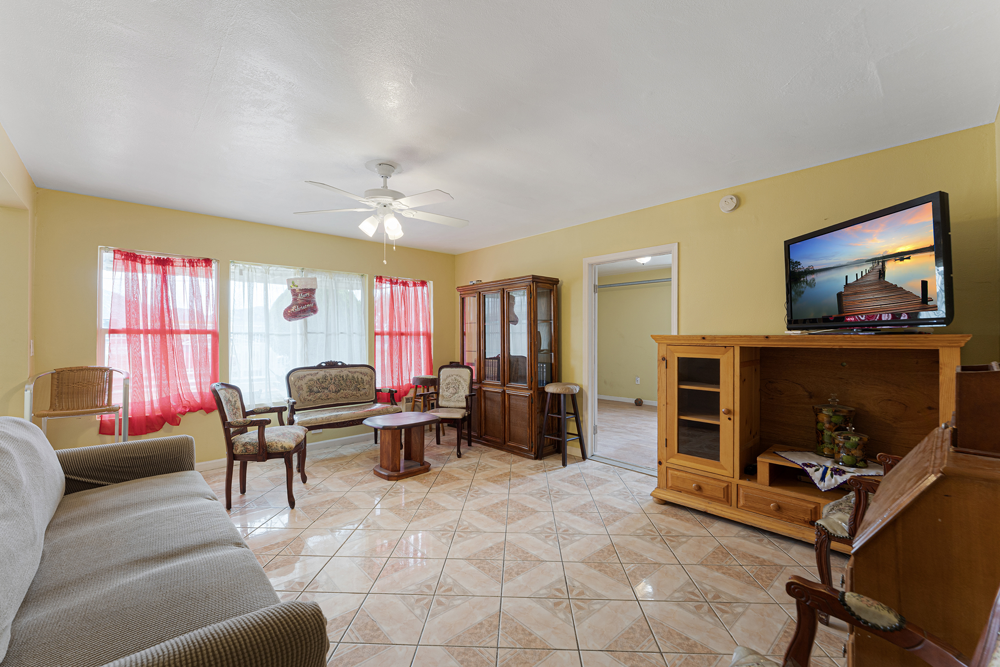 Fontana, California, 92335, United States, 2 Bedrooms Bedrooms, ,1 BathroomBathrooms,Residential,For Sale,1974316