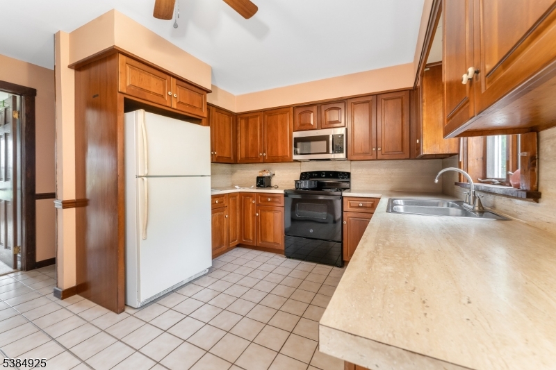 Holland Twp., New Jersey, 08848, United States, 3 Bedrooms Bedrooms, ,3 BathroomsBathrooms,Residential,For Sale,1949740