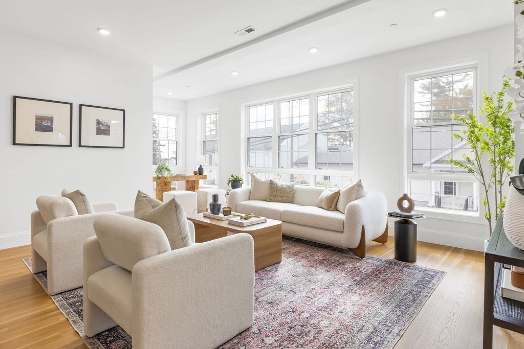 Marlborough, Massachusetts, 01752, United States, 2 Bedrooms Bedrooms, ,2 BathroomsBathrooms,Residential,For Sale,1973002