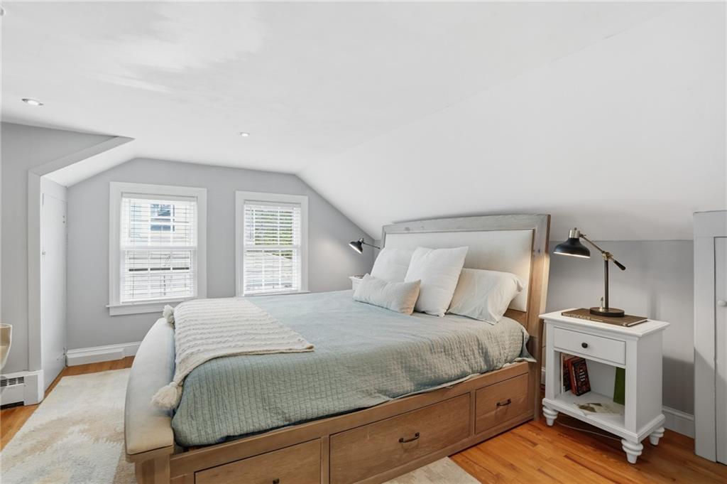 Warren, Rhode Island, 02885, United States, 2 Bedrooms Bedrooms, ,3 BathroomsBathrooms,Residential,For Sale,2048130