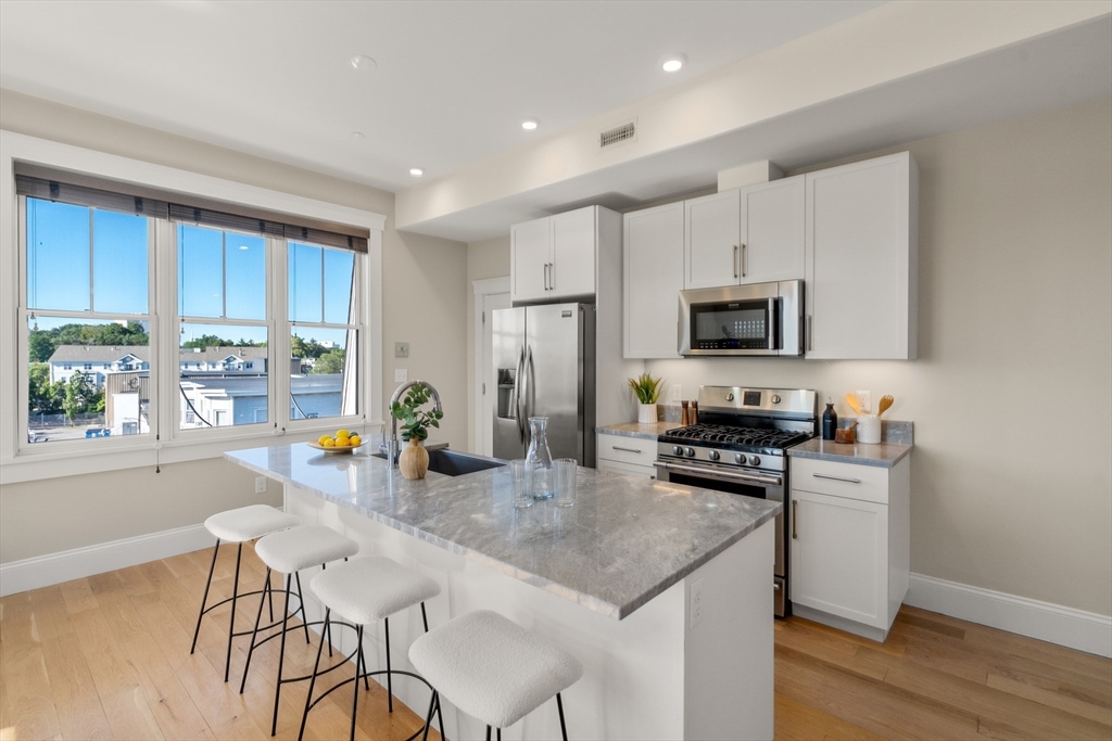 Somerville, Massachusetts, 02143, United States, 2 Bedrooms Bedrooms, ,2 BathroomsBathrooms,Residential,For Sale,1934181