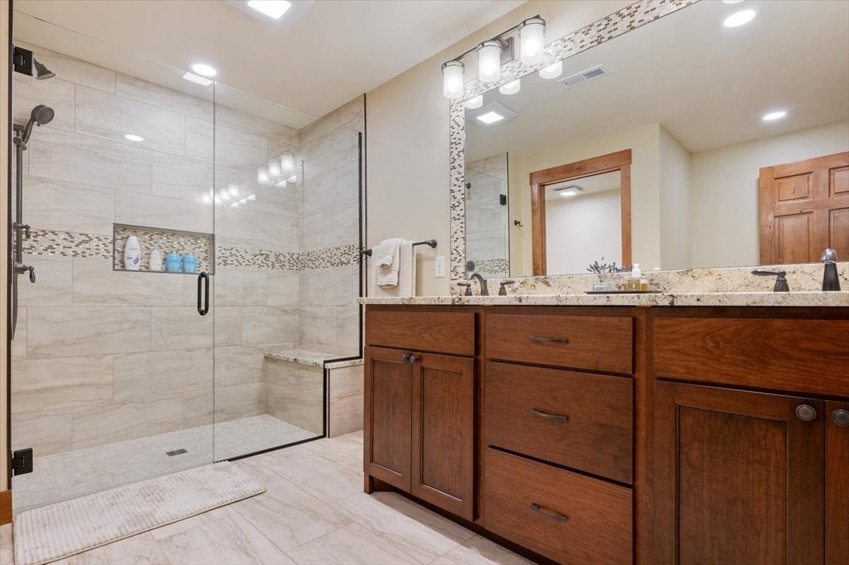 Clancy, Montana, 59634, United States, 6 Bedrooms Bedrooms, ,5 BathroomsBathrooms,Residential,For Sale,1873825