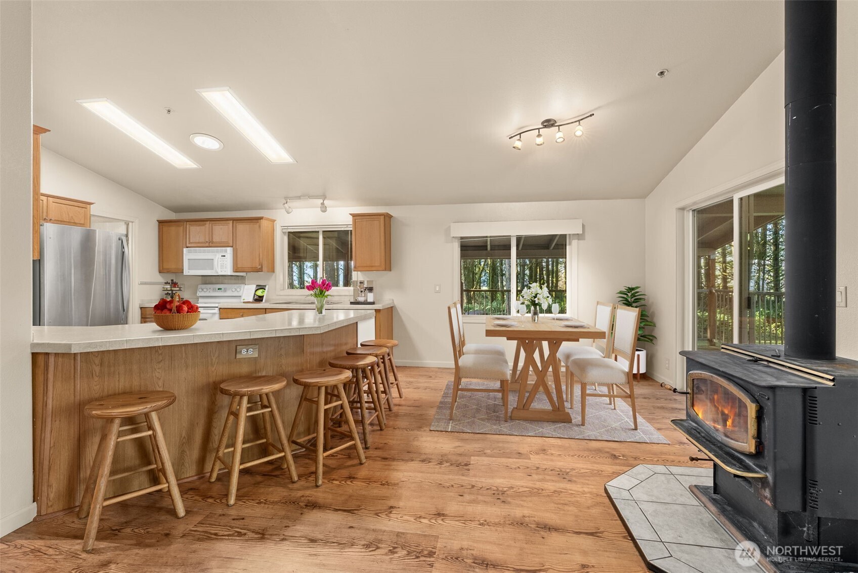 Chehalis, Washington, 98532, United States, 2 Bedrooms Bedrooms, ,1 BathroomBathrooms,Residential,For Sale,2002631