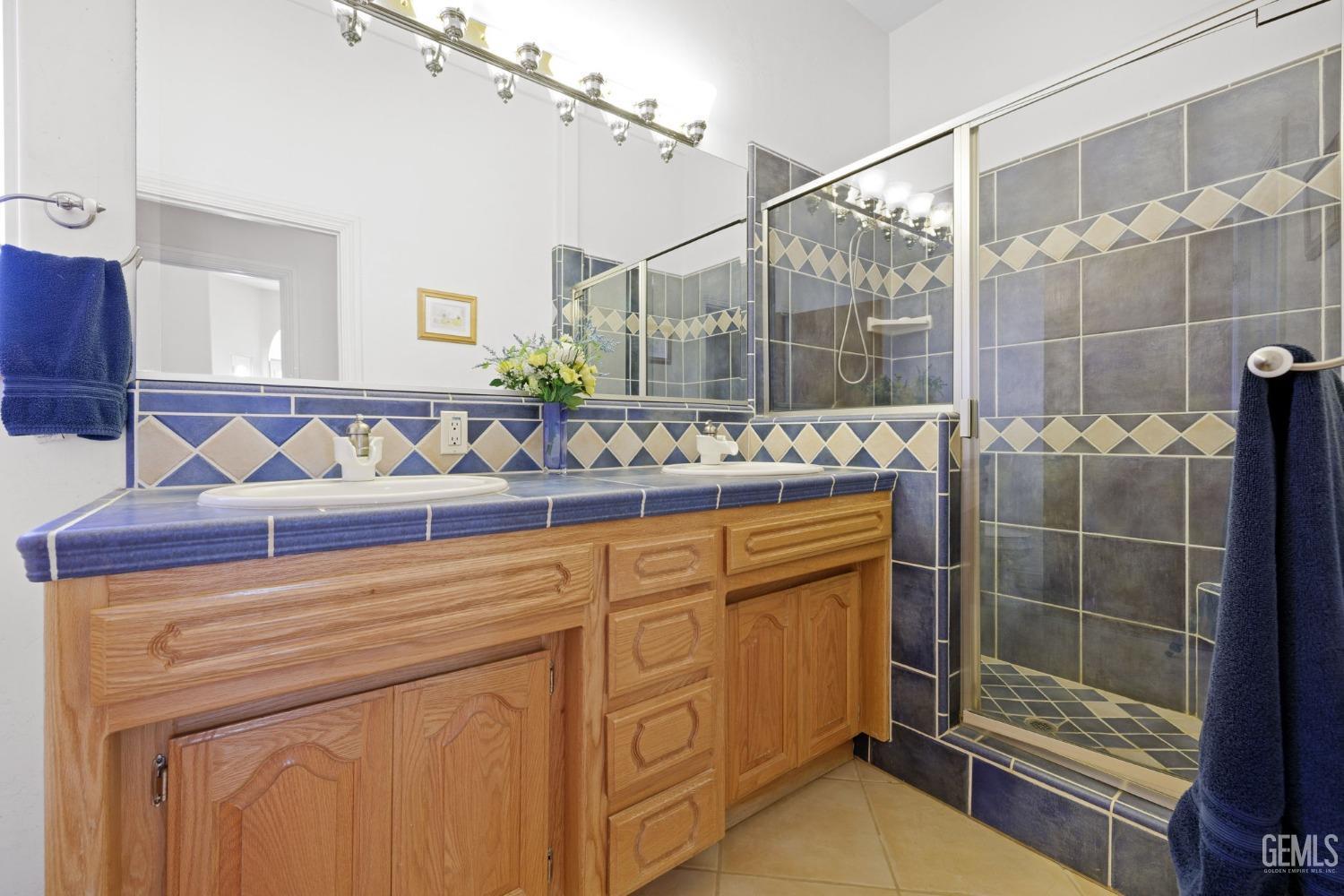 Kernville, California, 93238, United States, 4 Bedrooms Bedrooms, ,3 BathroomsBathrooms,Residential,For Sale,1941989