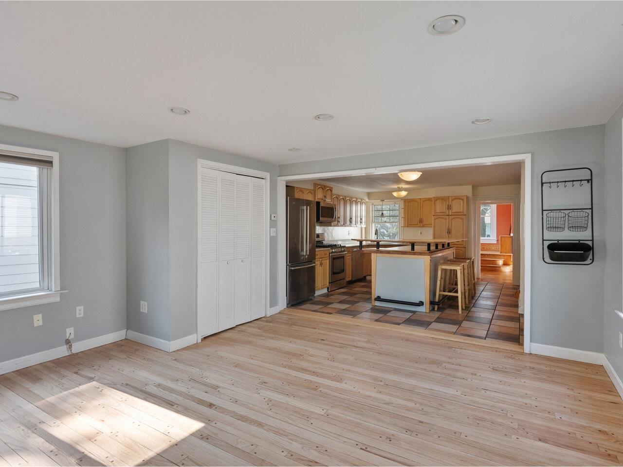 Burlington, Vermont, 05401, United States, 5 Bedrooms Bedrooms, ,2 BathroomsBathrooms,Residential,For Sale,1862244