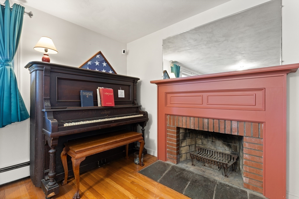 Easton, Massachusetts, 02375, United States, 6 Bedrooms Bedrooms, ,2 BathroomsBathrooms,Residential,For Sale,1927238