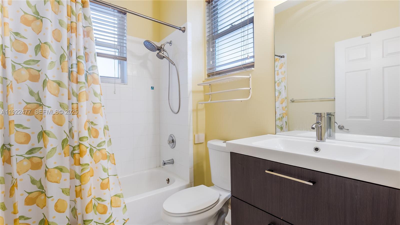 Pembroke Pines, Florida, 33028, United States, 5 Bedrooms Bedrooms, ,4 BathroomsBathrooms,Residential,For Sale,2002117