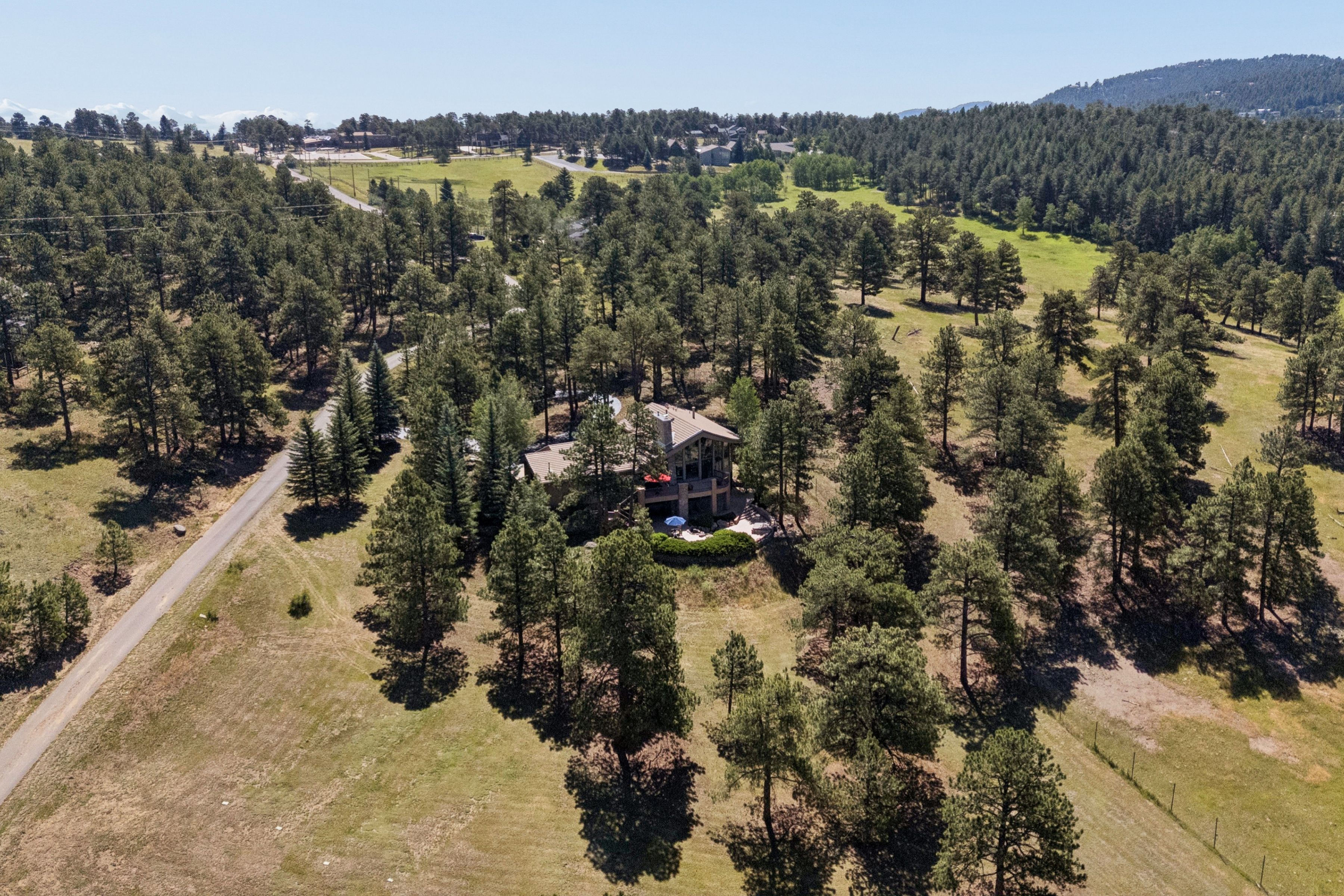  Custom Built on Over Five Acres - 物件實景