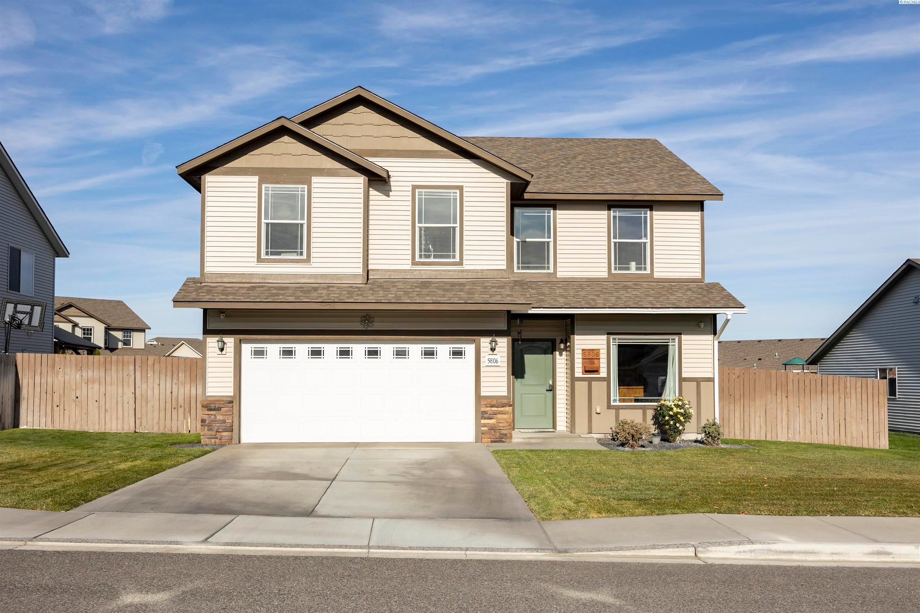 Pasco, Washington, 99301, United States, 4 Bedrooms Bedrooms, ,3 BathroomsBathrooms,Residential,For Sale,1974657