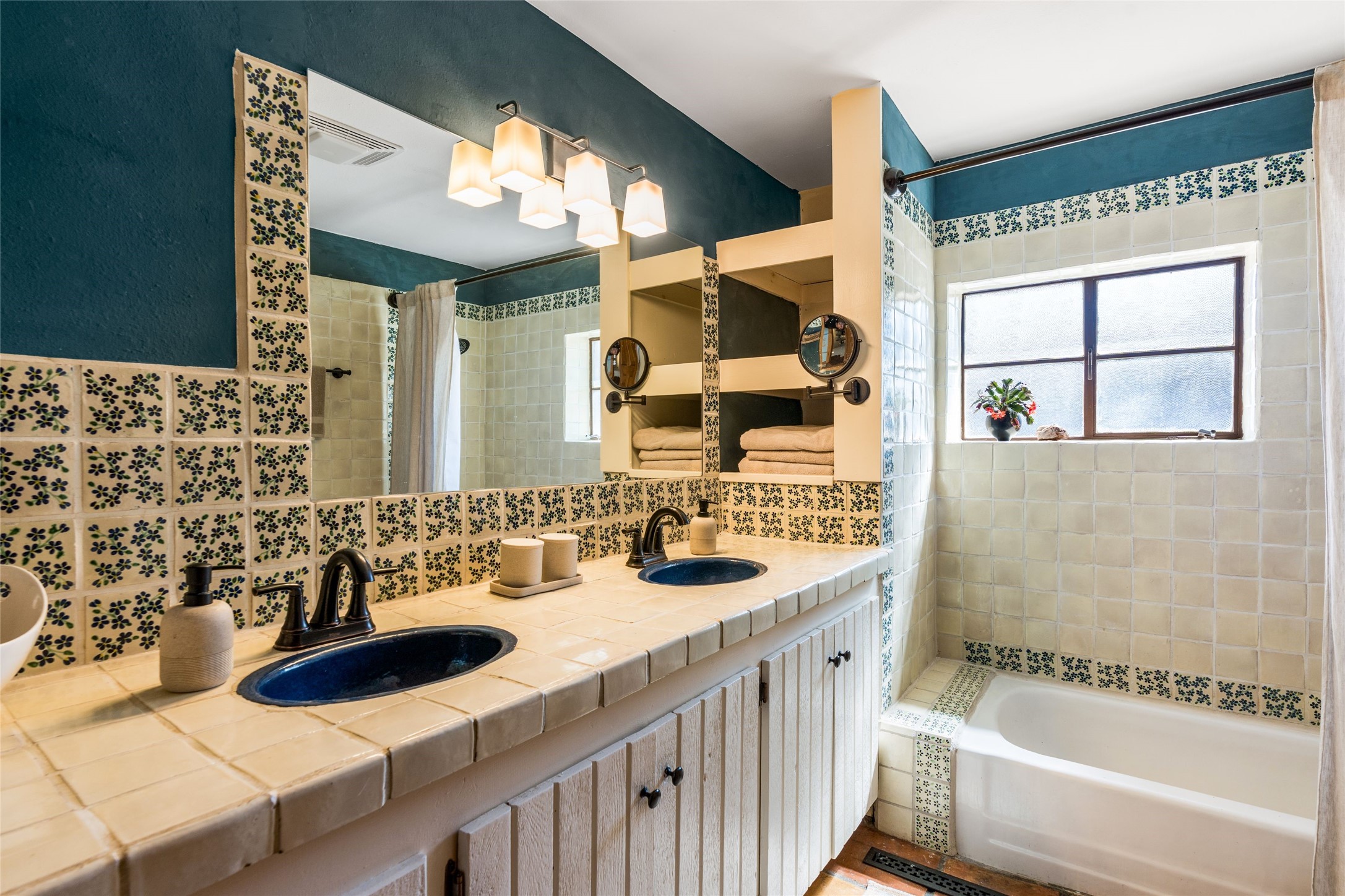  1402 Bishops Lodge Road #A - 物件實景