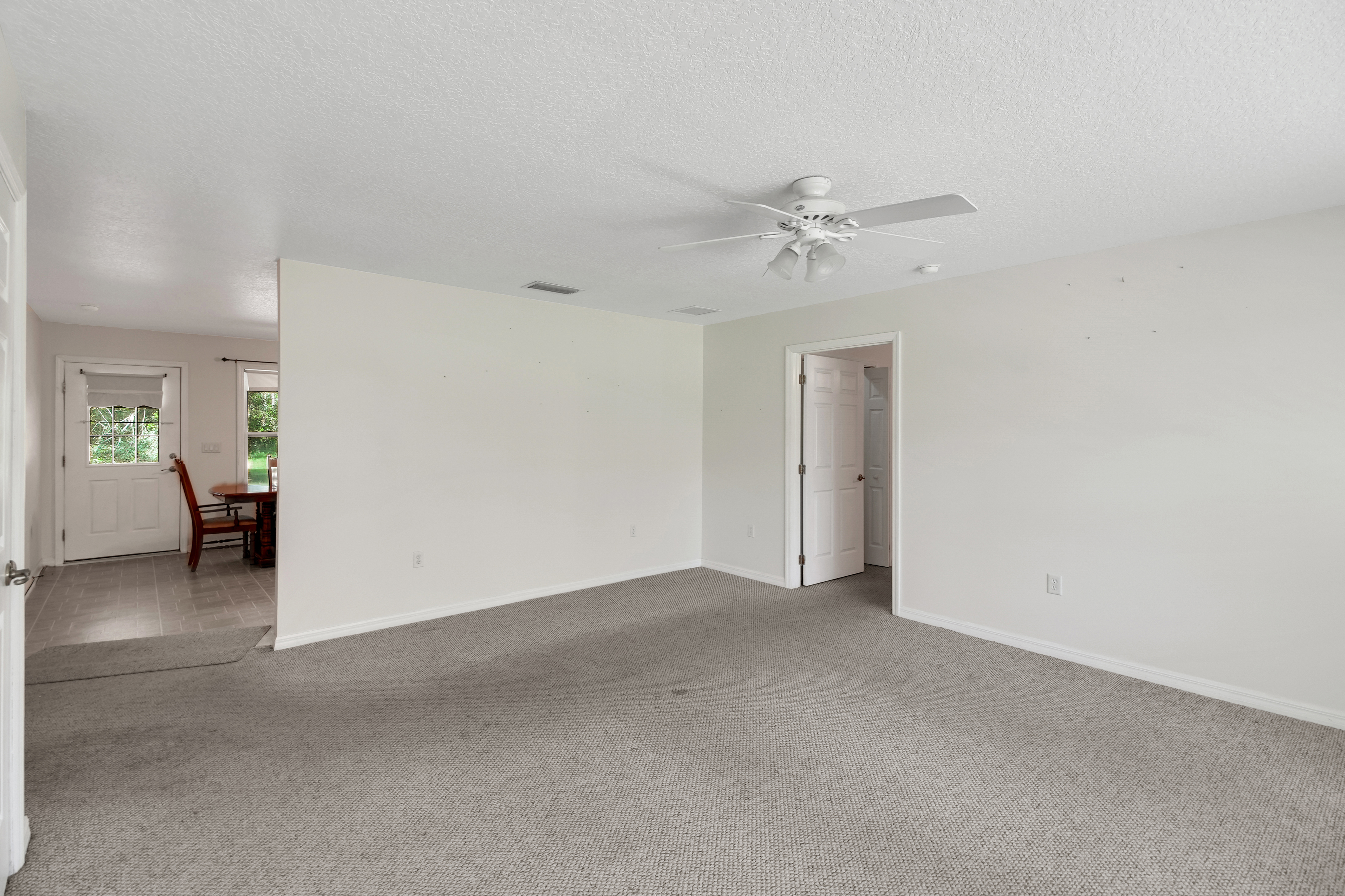 Lady Lake, Florida, 32159, United States, 6 Bedrooms Bedrooms, ,5 BathroomsBathrooms,Residential,For Sale,1921819