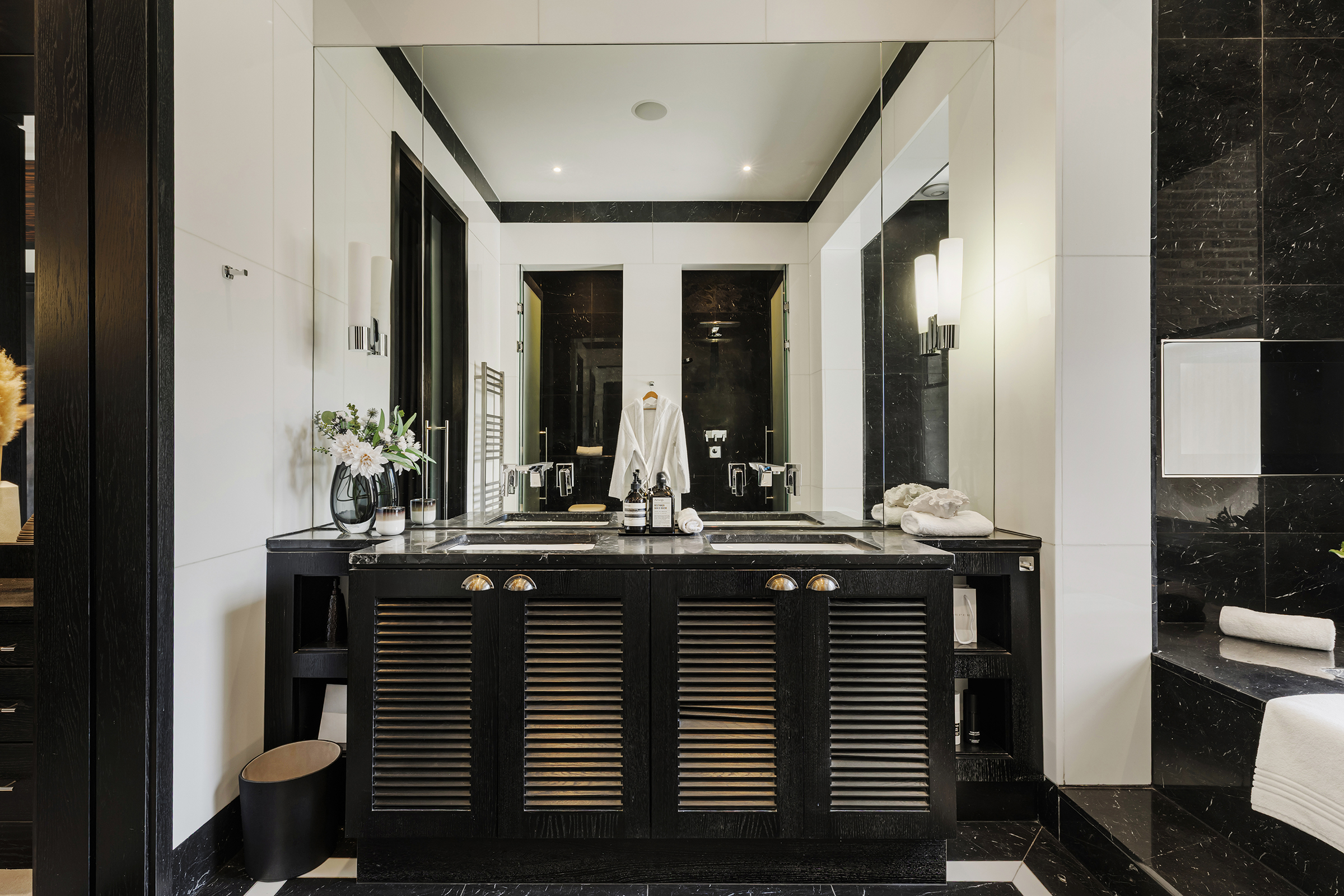  A Magnificent Six-Bedroom Residence with Pool and Roof Terrace in Kensington - 物件實景