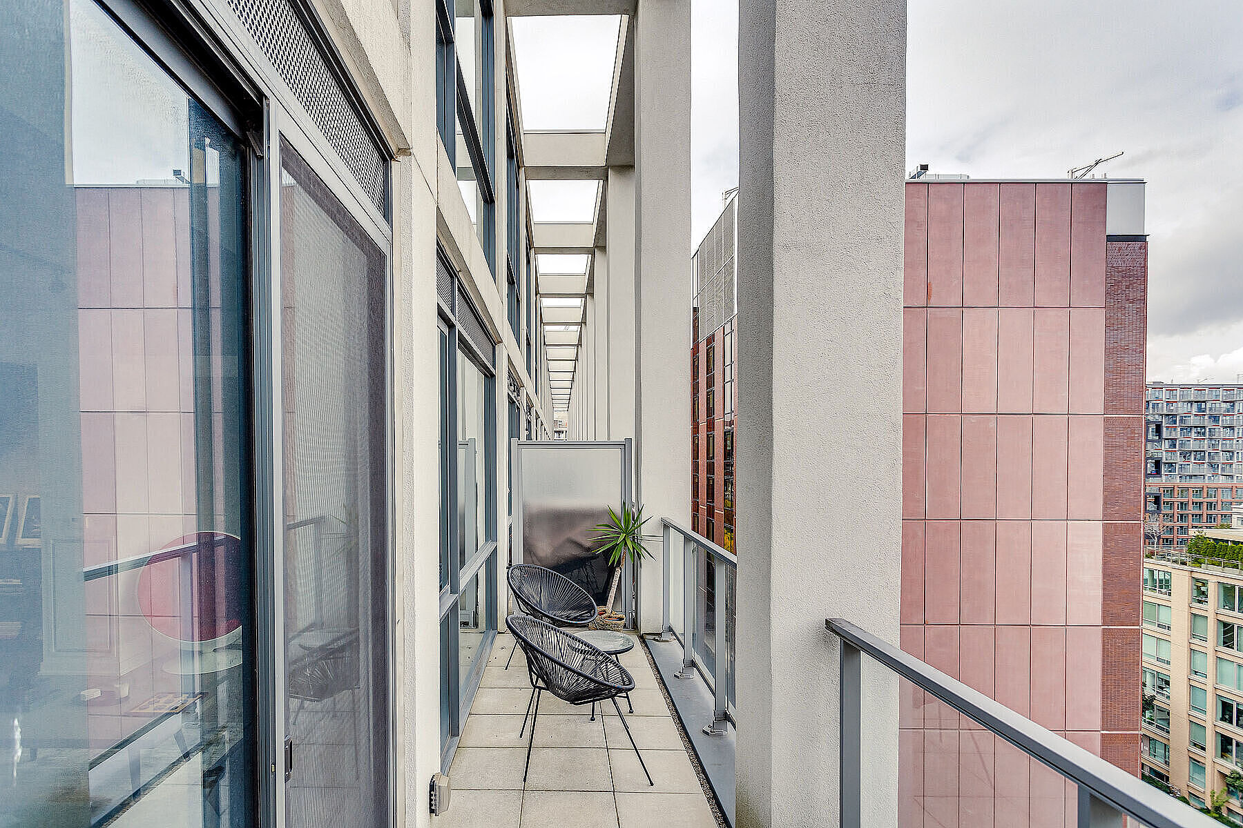 Sophisticated and Spacious - 物件實景