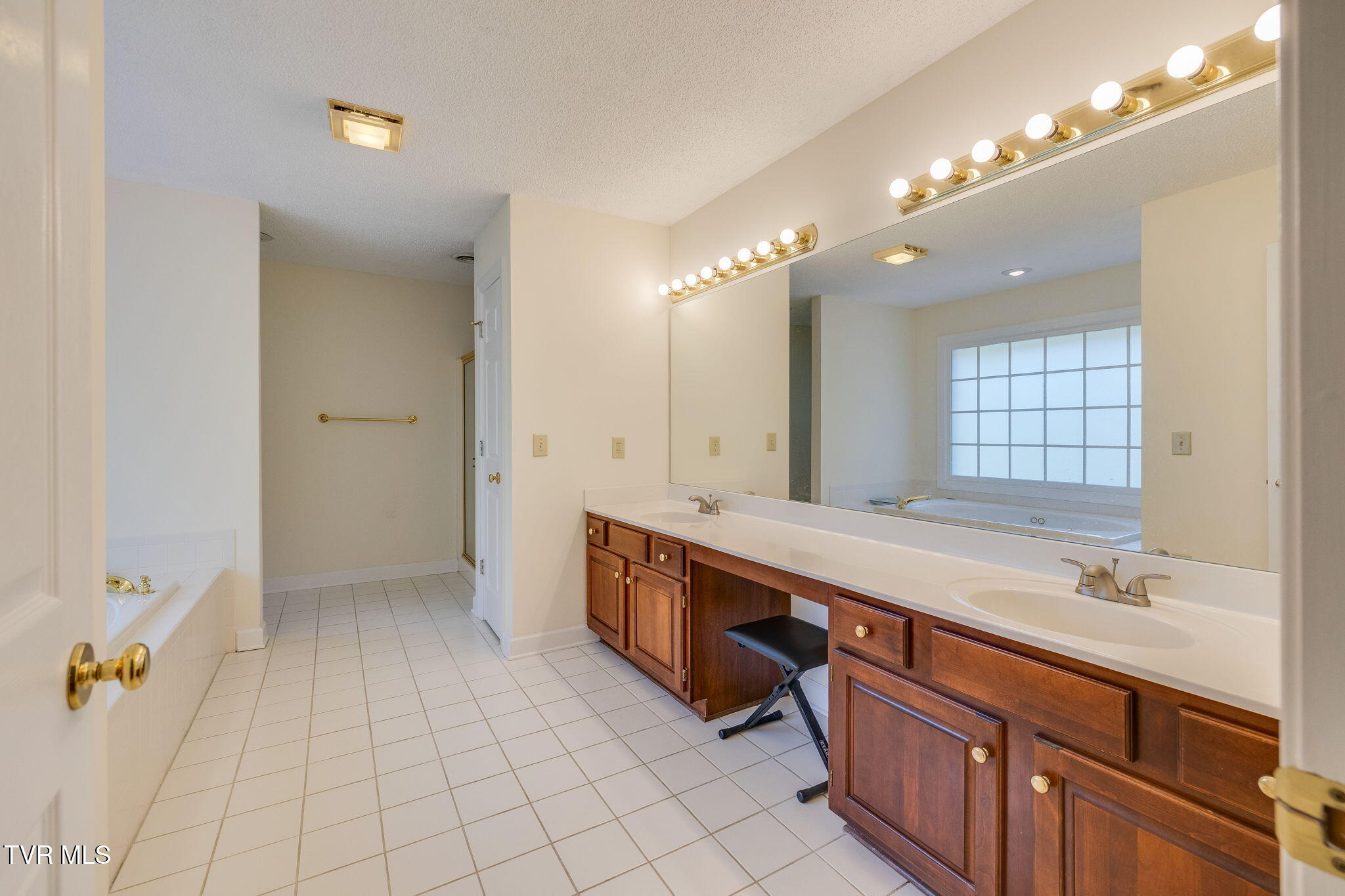 Johnson City, Tennessee, 37604, United States, 4 Bedrooms Bedrooms, ,4 BathroomsBathrooms,Residential,For Sale,1944791