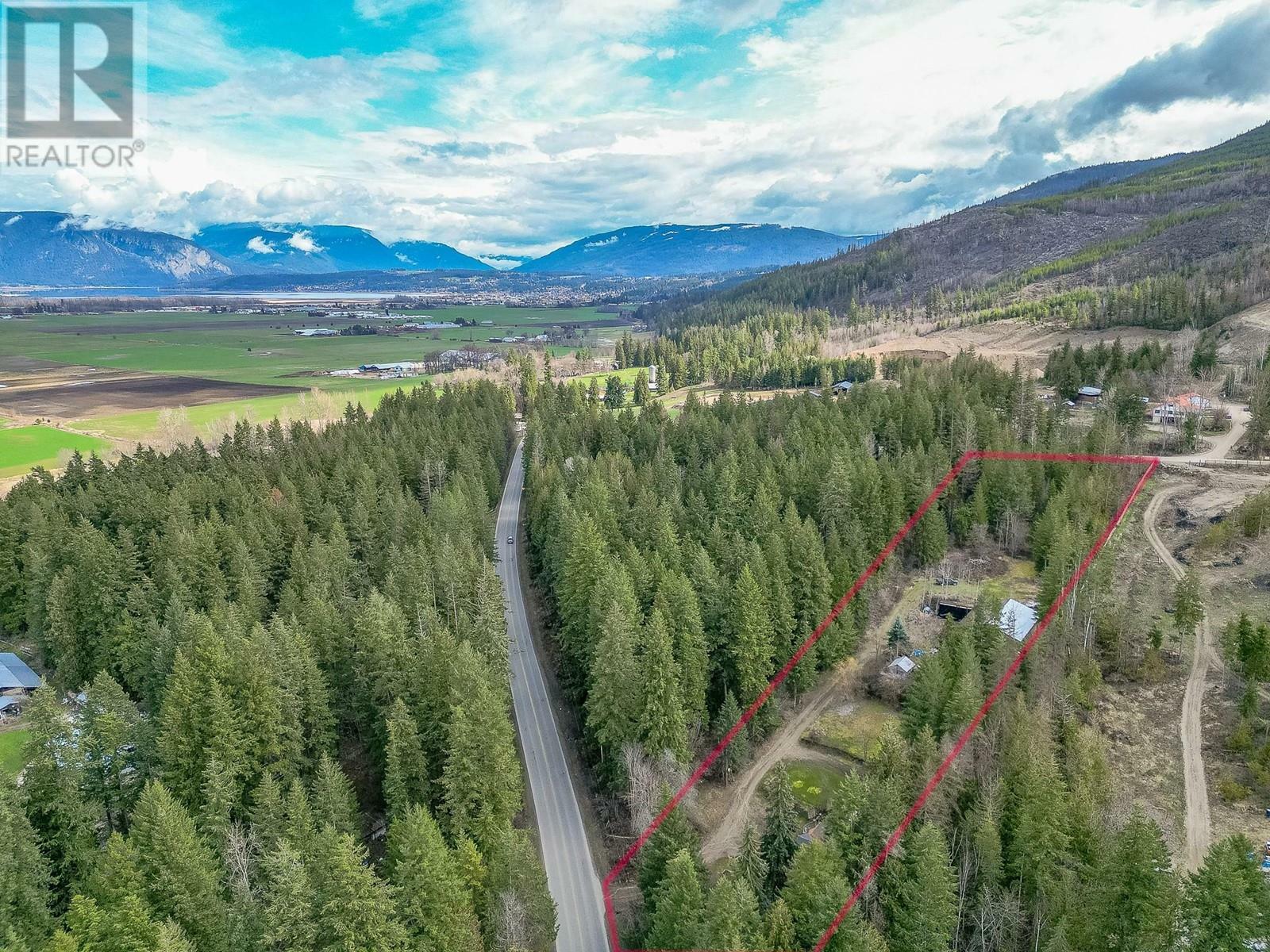 SALMON ARM, British Columbia, V1E 3C2, CA, 5 Bedrooms Bedrooms, ,3 BathroomsBathrooms,Residential,For Sale,1838319