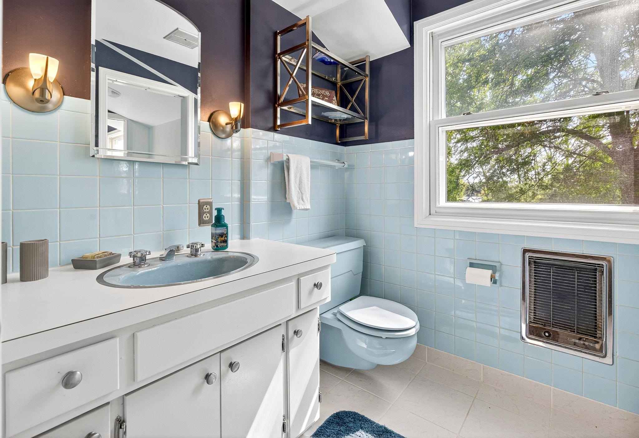 Hortonville, Wisconsin, 54944-9435, United States, 5 Bedrooms Bedrooms, ,4 BathroomsBathrooms,Residential,For Sale,1977478