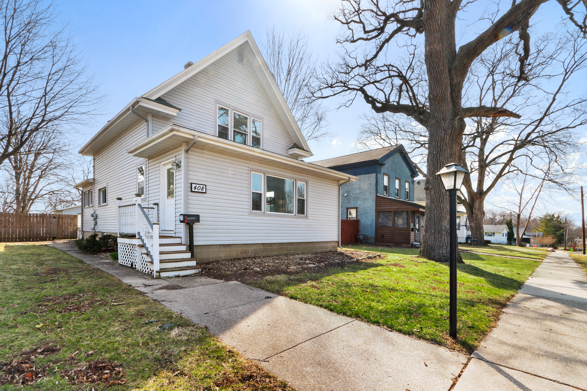  Charming Delavan Craftsman - 物件實景