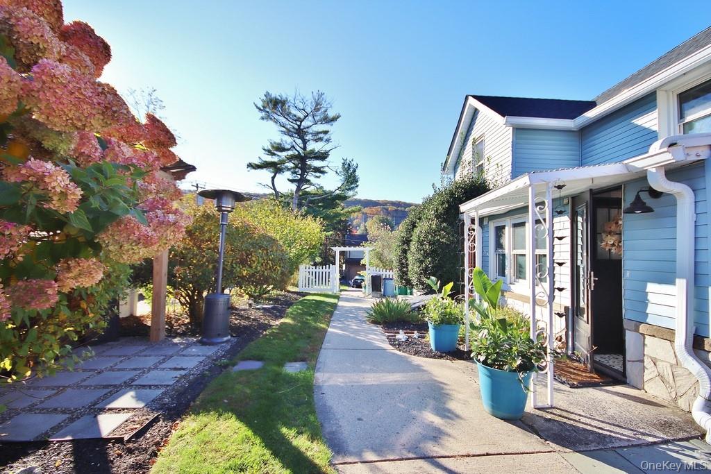 Garnerville, New York, 10923, United States, 3 Bedrooms Bedrooms, ,2 BathroomsBathrooms,Residential,For Sale,1974386