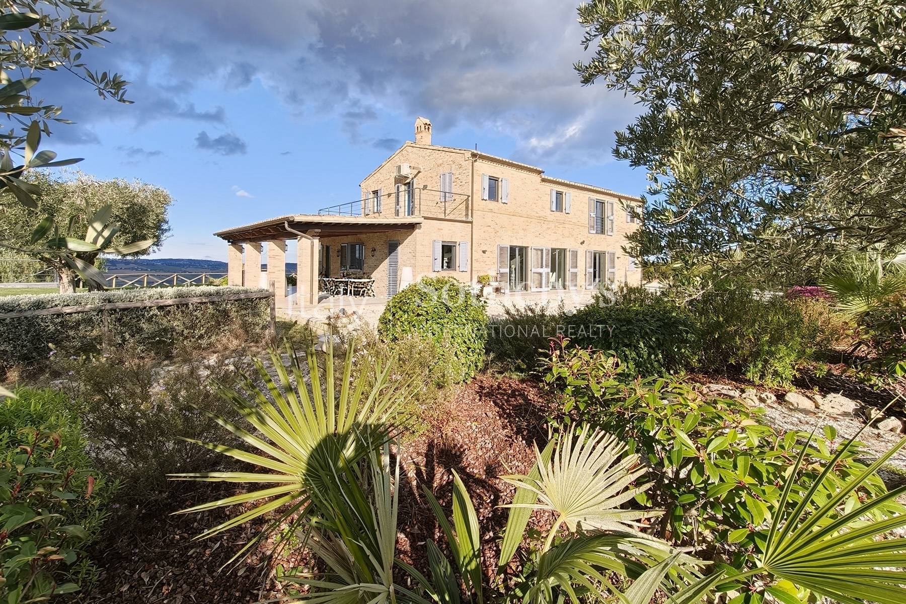  Charming restored farmhouse with contemporary interiors - 物件實景