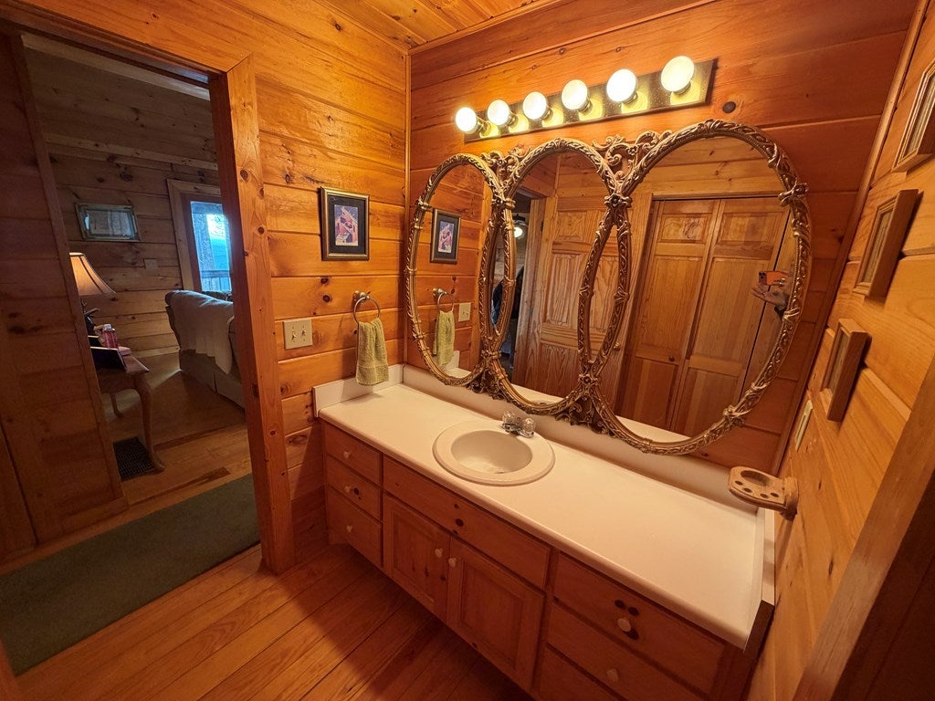 Ellijay, Georgia, 30536, United States, 3 Bedrooms Bedrooms, ,3 BathroomsBathrooms,Residential,For Sale,2009787