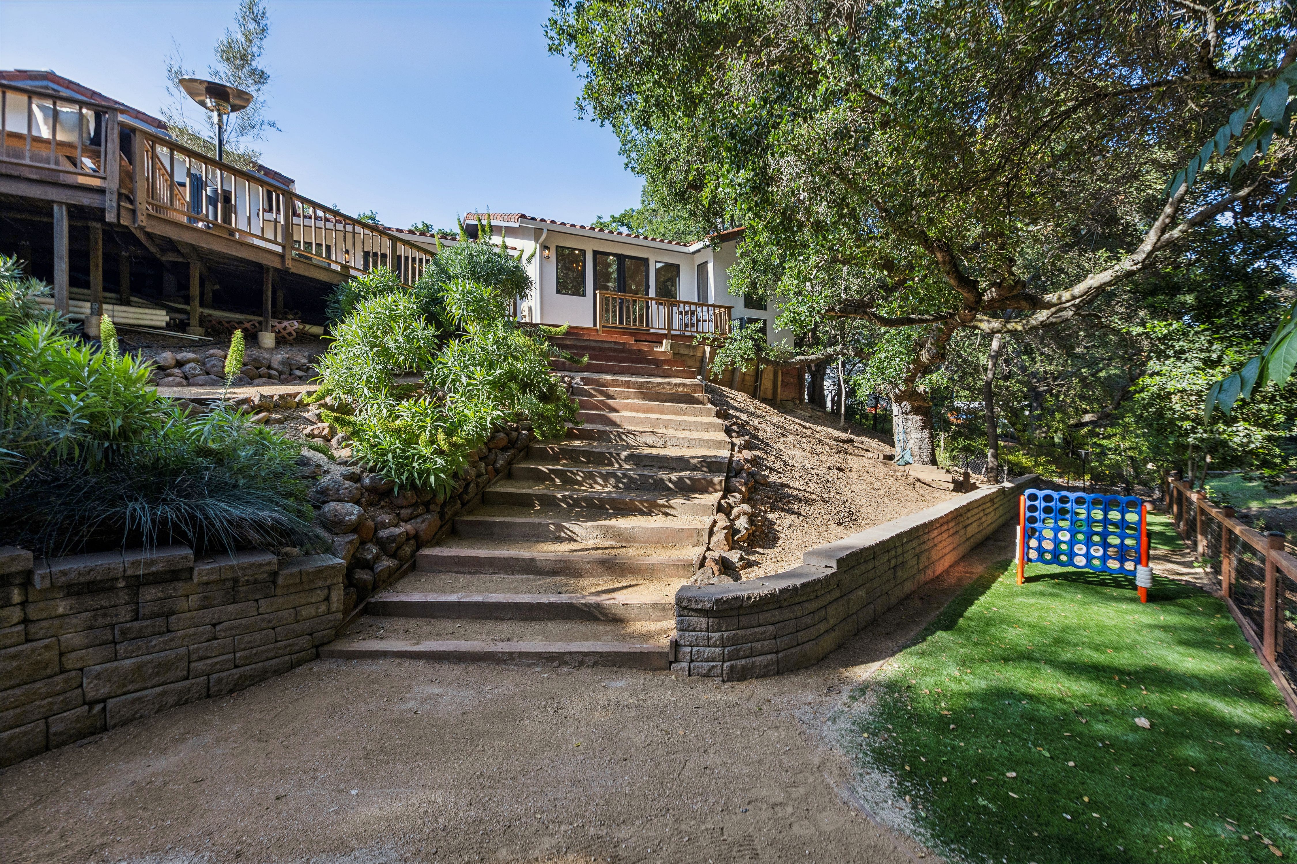  Private Gated Sanctuary With Expansive Outdoor Living - 物件實景