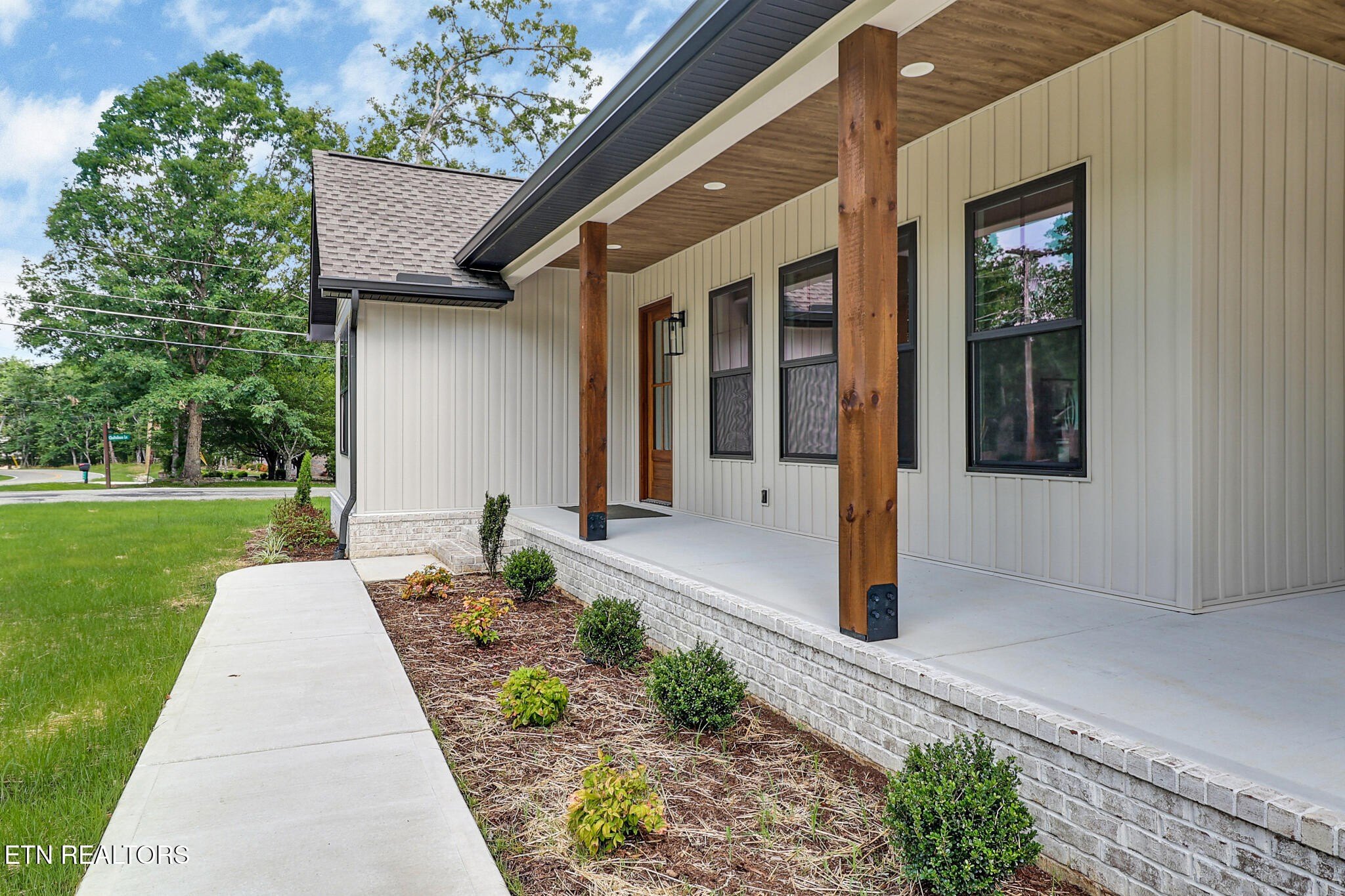 Crossville, Tennessee, 38558, United States, 3 Bedrooms Bedrooms, ,3 BathroomsBathrooms,Residential,For Sale,1998729