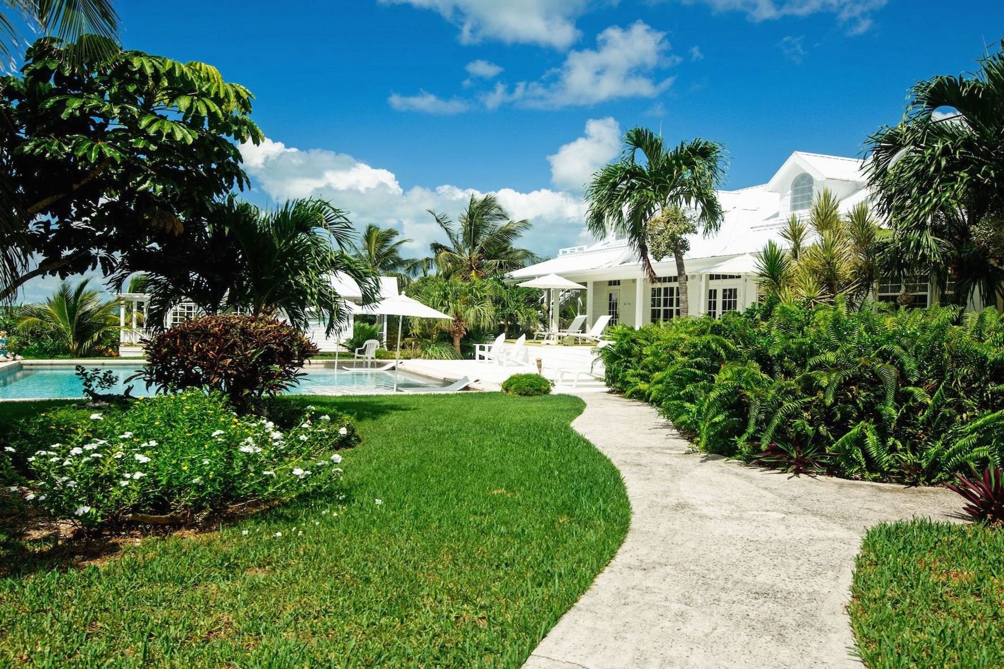  Luxury Waterfront Home with Pool - 物件實景