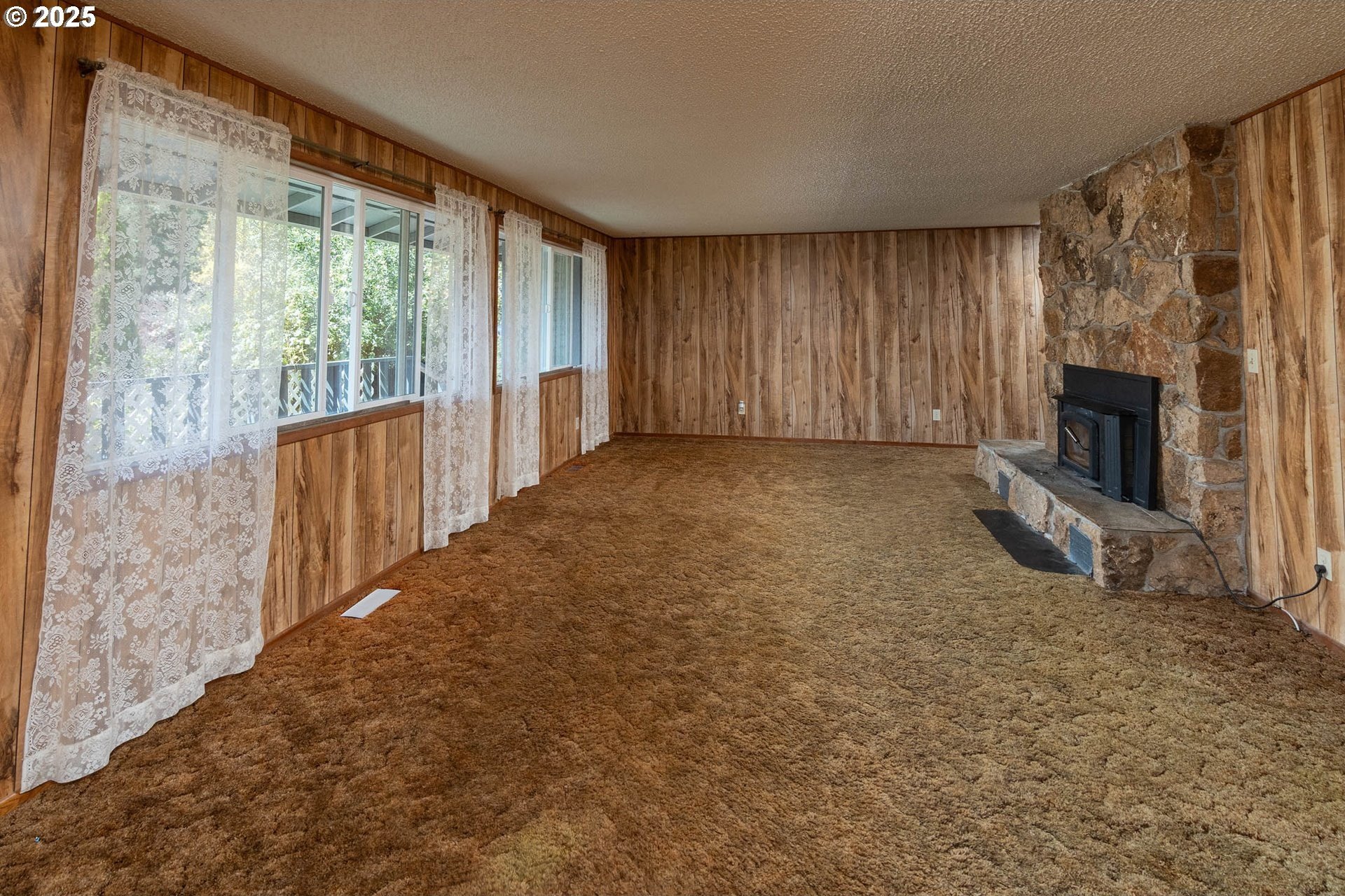 Myrtle Point, Oregon, 97458, United States, 3 Bedrooms Bedrooms, ,3 BathroomsBathrooms,Residential,For Sale,1975614