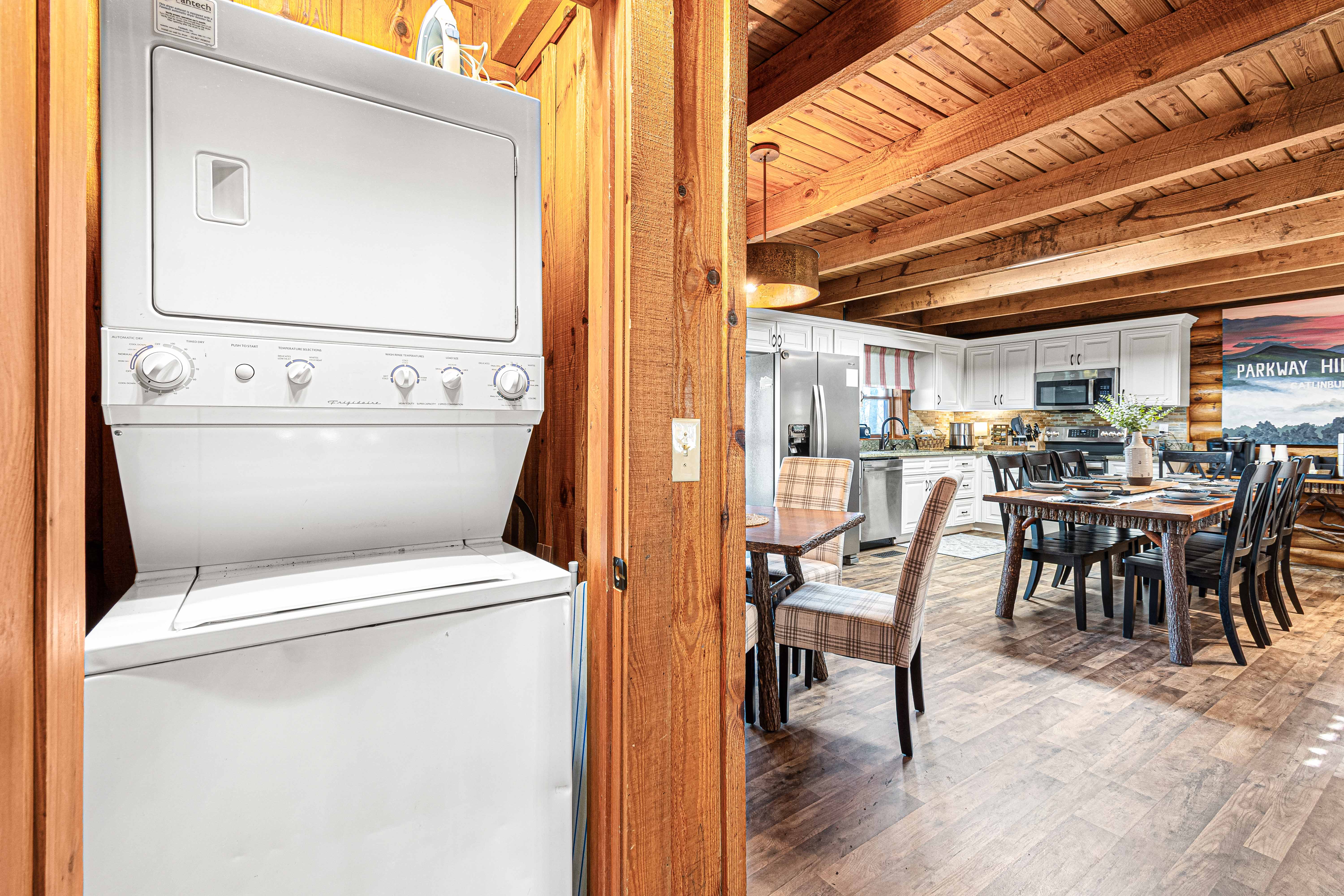 Gatlinburg, Tennessee, 37738, United States, 3 Bedrooms Bedrooms, ,4 BathroomsBathrooms,Residential,For Sale,1977450