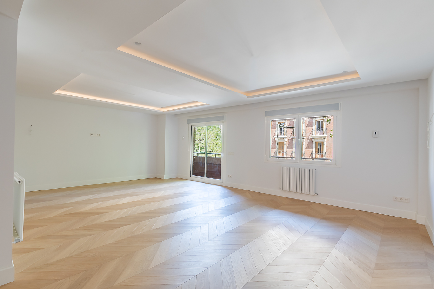  Flat with large terrace, balcony, parking, and storage room - 物件實景
