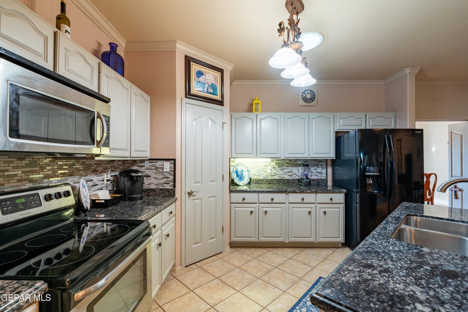 El Paso, Texas, 79912, United States, 4 Bedrooms Bedrooms, ,3 BathroomsBathrooms,Residential,For Sale,1988584