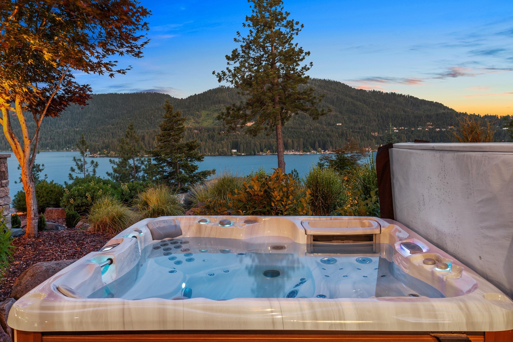  Rare Custom Retreat at Hayden Lake - 物件實景