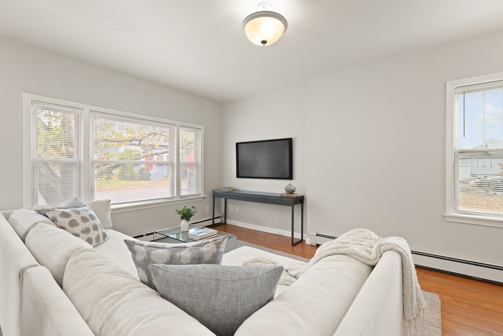 Methuen, Massachusetts, 01844, United States, 3 Bedrooms Bedrooms, ,2 BathroomsBathrooms,Residential,For Sale,1986307