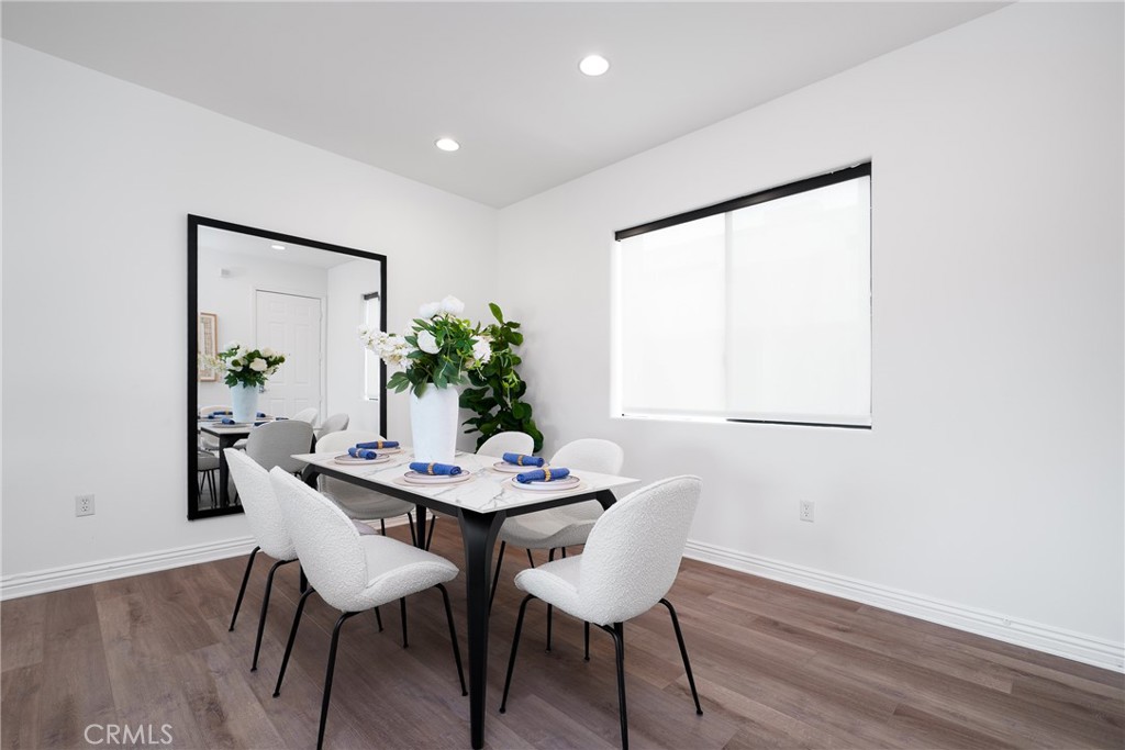 Glendale, California, 91205, United States, 2 Bedrooms Bedrooms, ,2 BathroomsBathrooms,Residential,For Sale,1950855