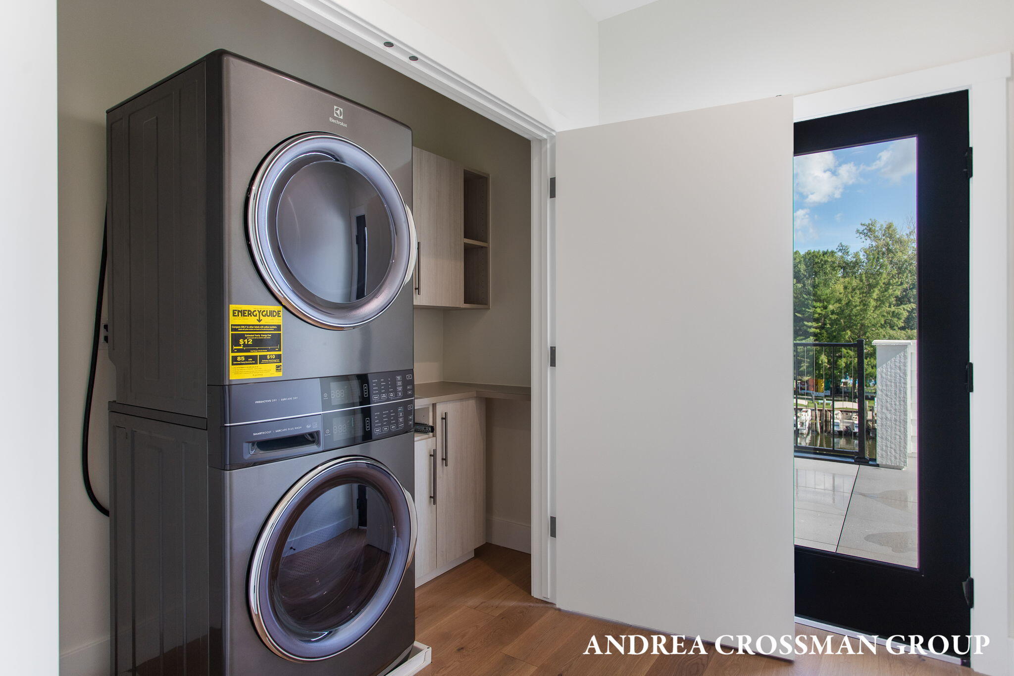 South Haven, Michigan, 49090, United States, 3 Bedrooms Bedrooms, ,3 BathroomsBathrooms,Residential,For Sale,1987512