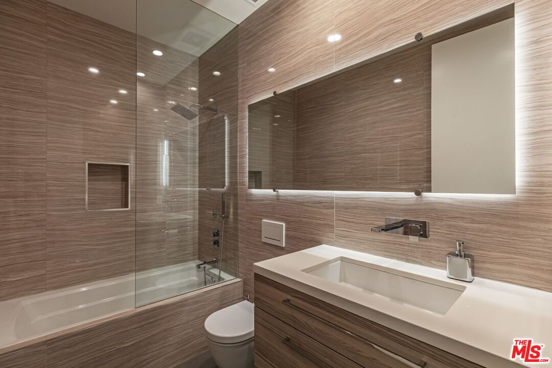 Beverly Hills, California, 90210, United States, 5 Bedrooms Bedrooms, ,9 BathroomsBathrooms,Residential,For Sale,1906570