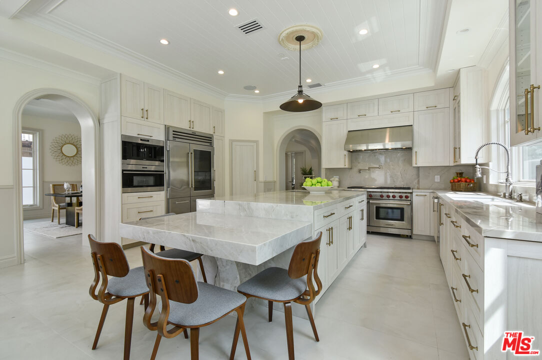 Santa Monica, California, 90402, United States, 5 Bedrooms Bedrooms, ,7 BathroomsBathrooms,Residential,For Sale,1838170
