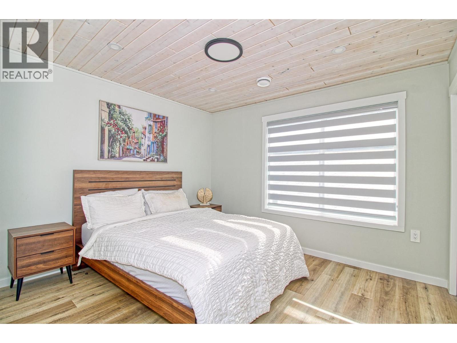 KELOWNA, British Columbia, V1Z 3R8, CA, 3 Bedrooms Bedrooms, ,2 BathroomsBathrooms,Residential,For Sale,1918397
