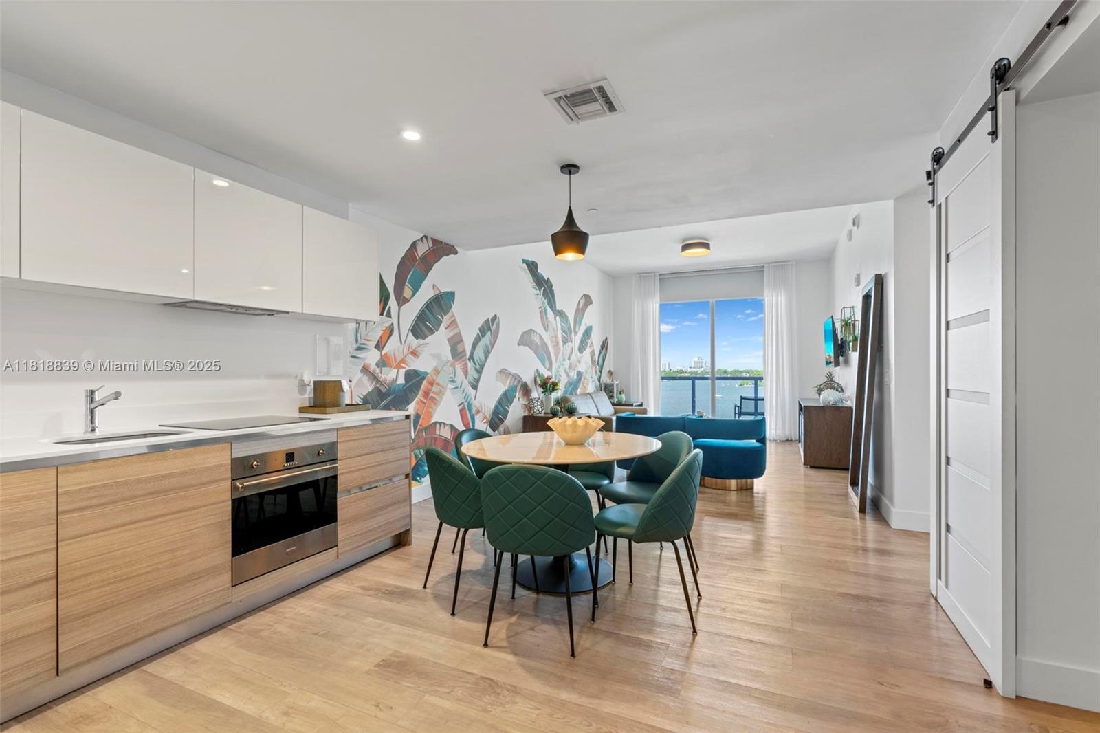 Hollywood, Florida, 33019, United States, 2 Bedrooms Bedrooms, ,1 BathroomBathrooms,Residential,For Sale,1850092