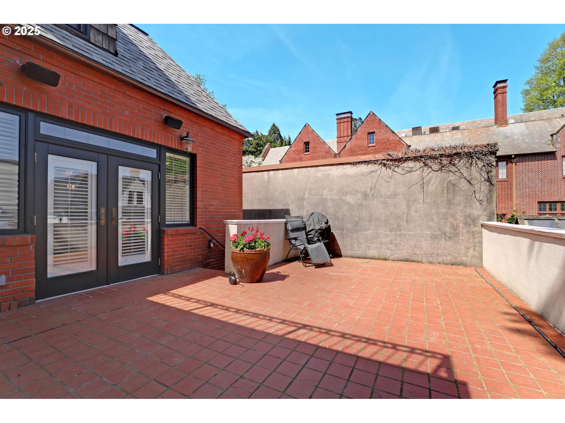 Portland, Oregon, 97205, United States, 4 Bedrooms Bedrooms, ,4 BathroomsBathrooms,Residential,For Sale,1795097